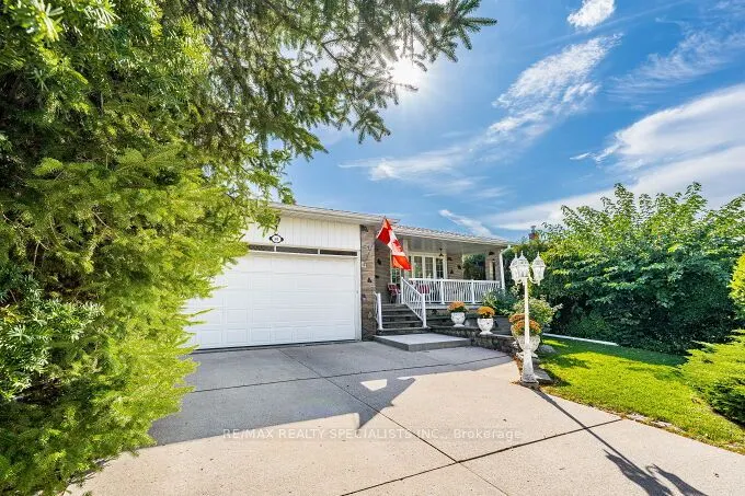 61 Brewster Crescent