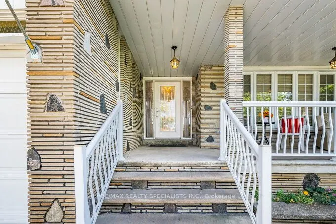 61 Brewster Crescent