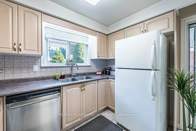 61 Brewster Crescent