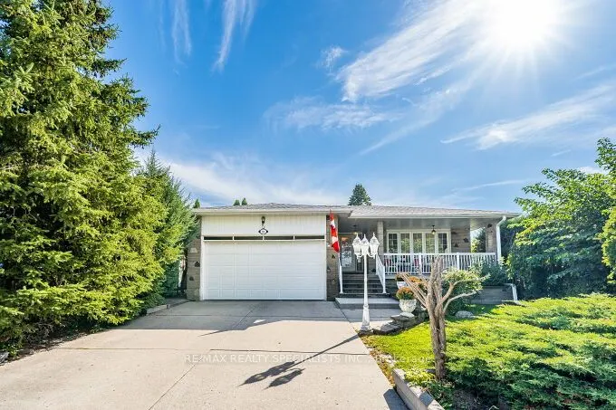 61 Brewster Crescent