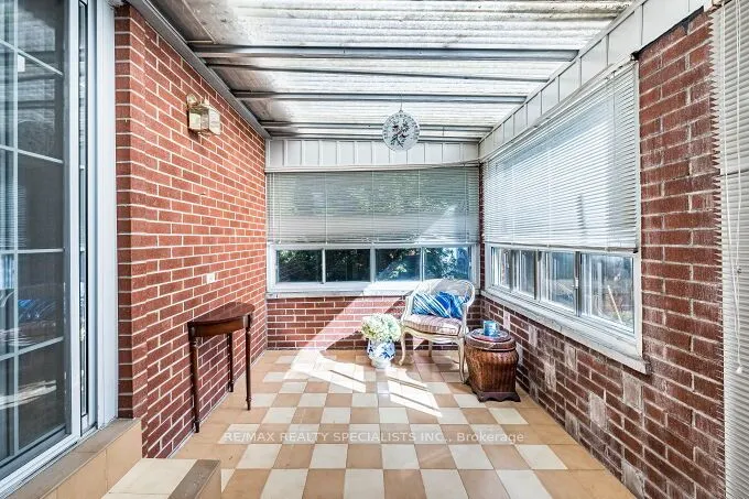 61 Brewster Crescent