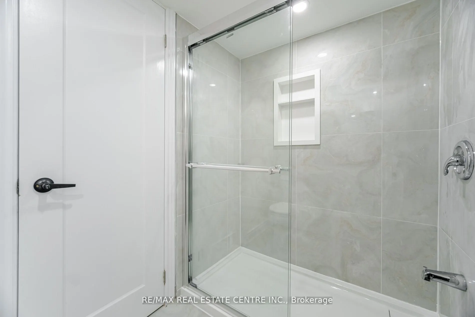 351 Greenless Circle, #Lower