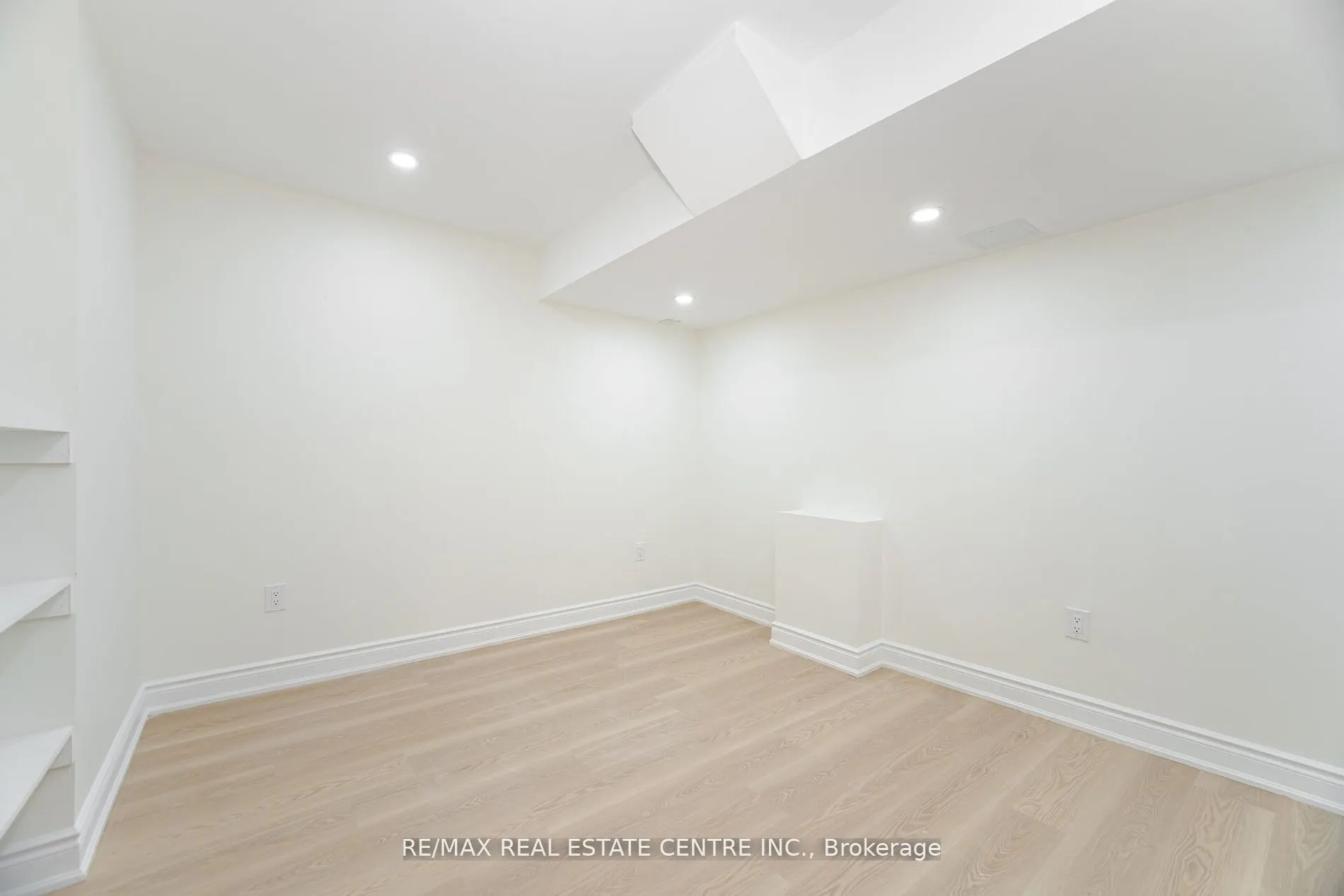 351 Greenless Circle, #Lower