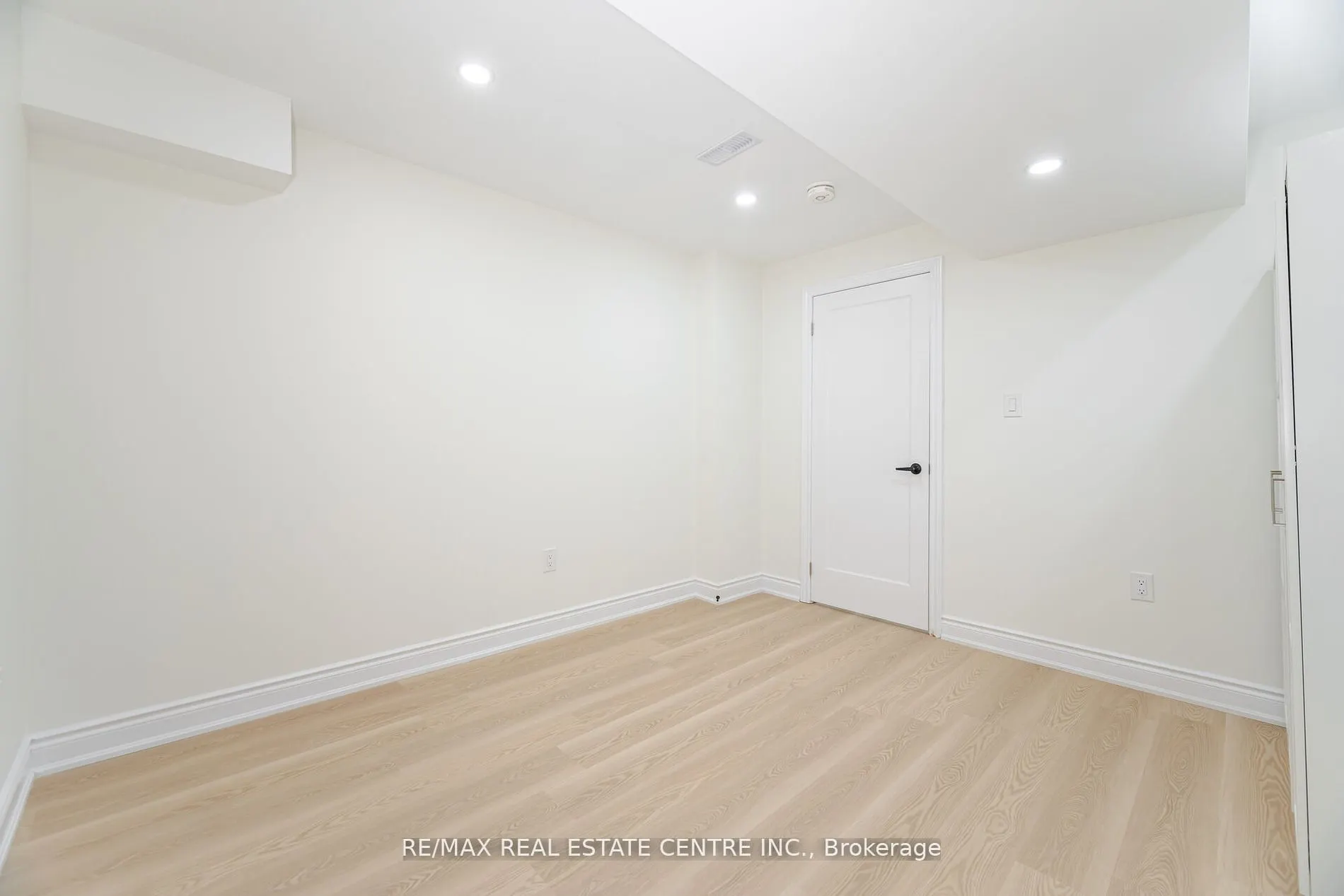 351 Greenless Circle, #Lower