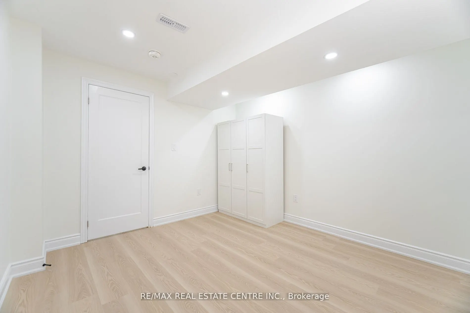 351 Greenless Circle, #Lower