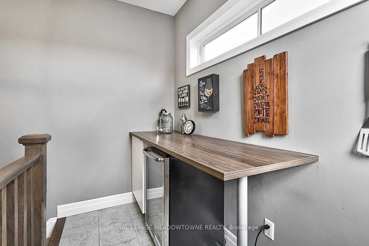 70 Plains Road W, #23