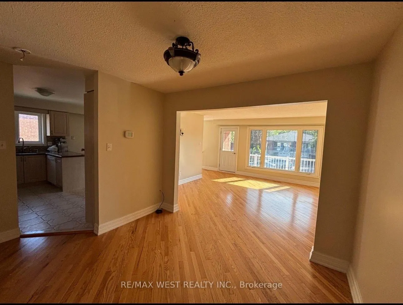 4 Dantek Court
