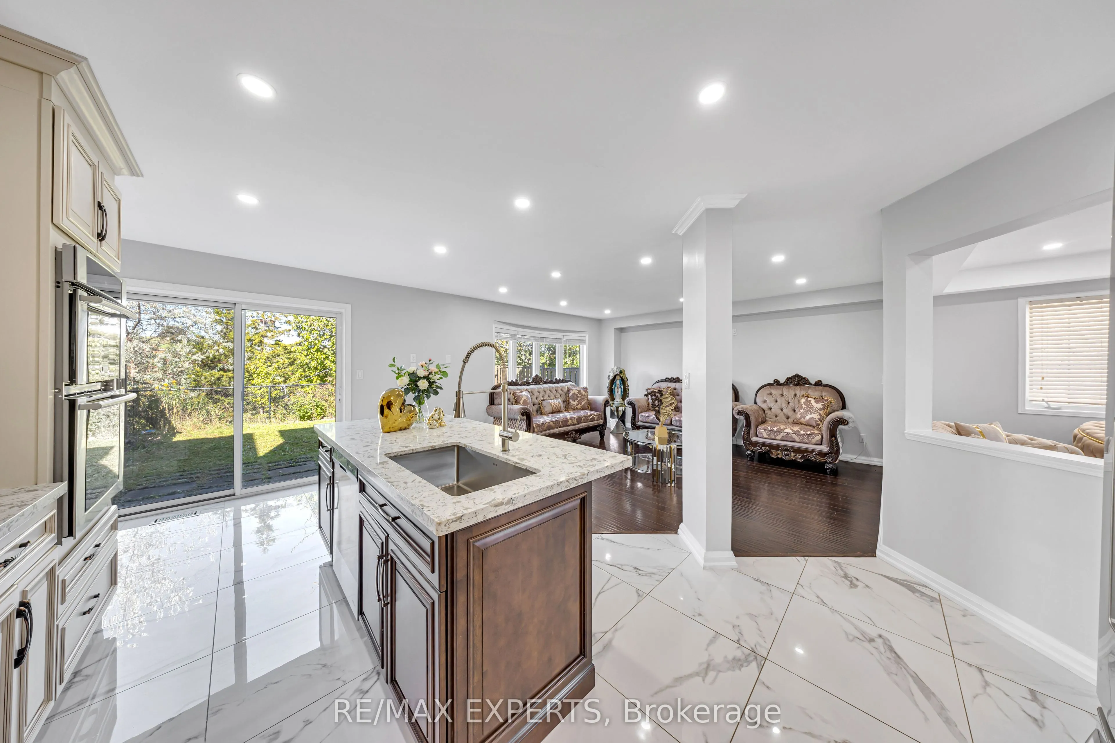 1103 Blueheron Boulevard