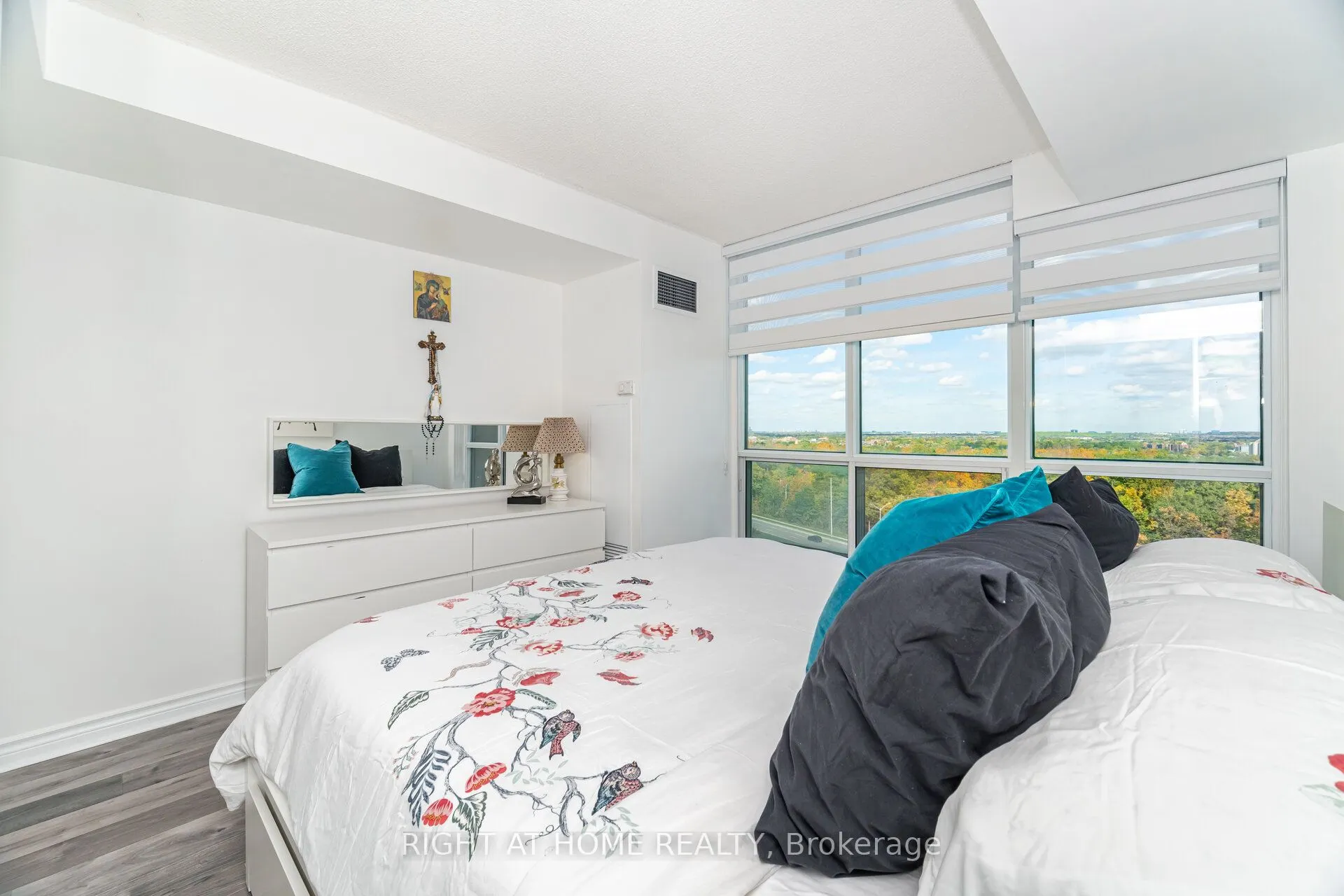 2545 Erin Centre Boulevard, #1211