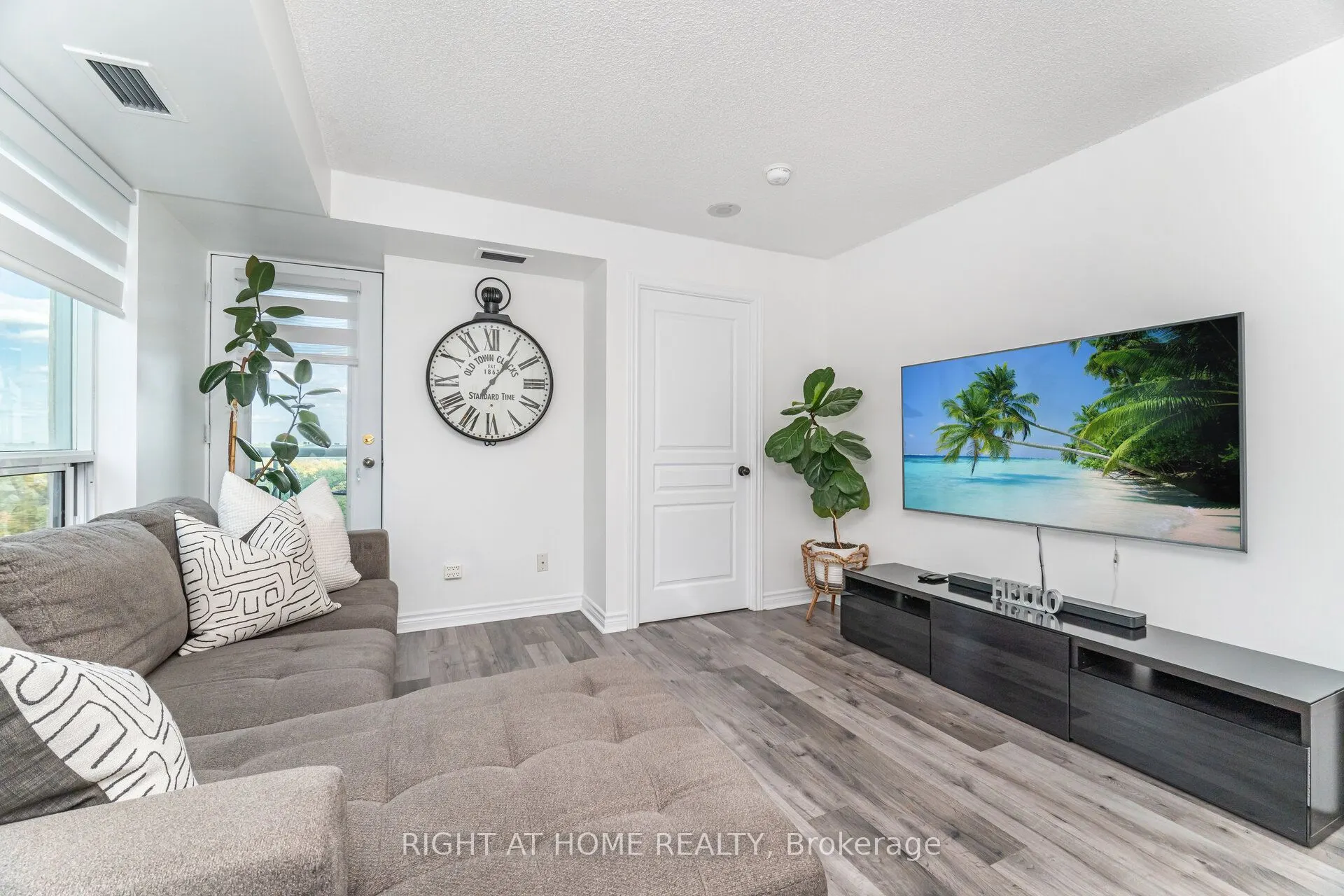 2545 Erin Centre Boulevard, #1211