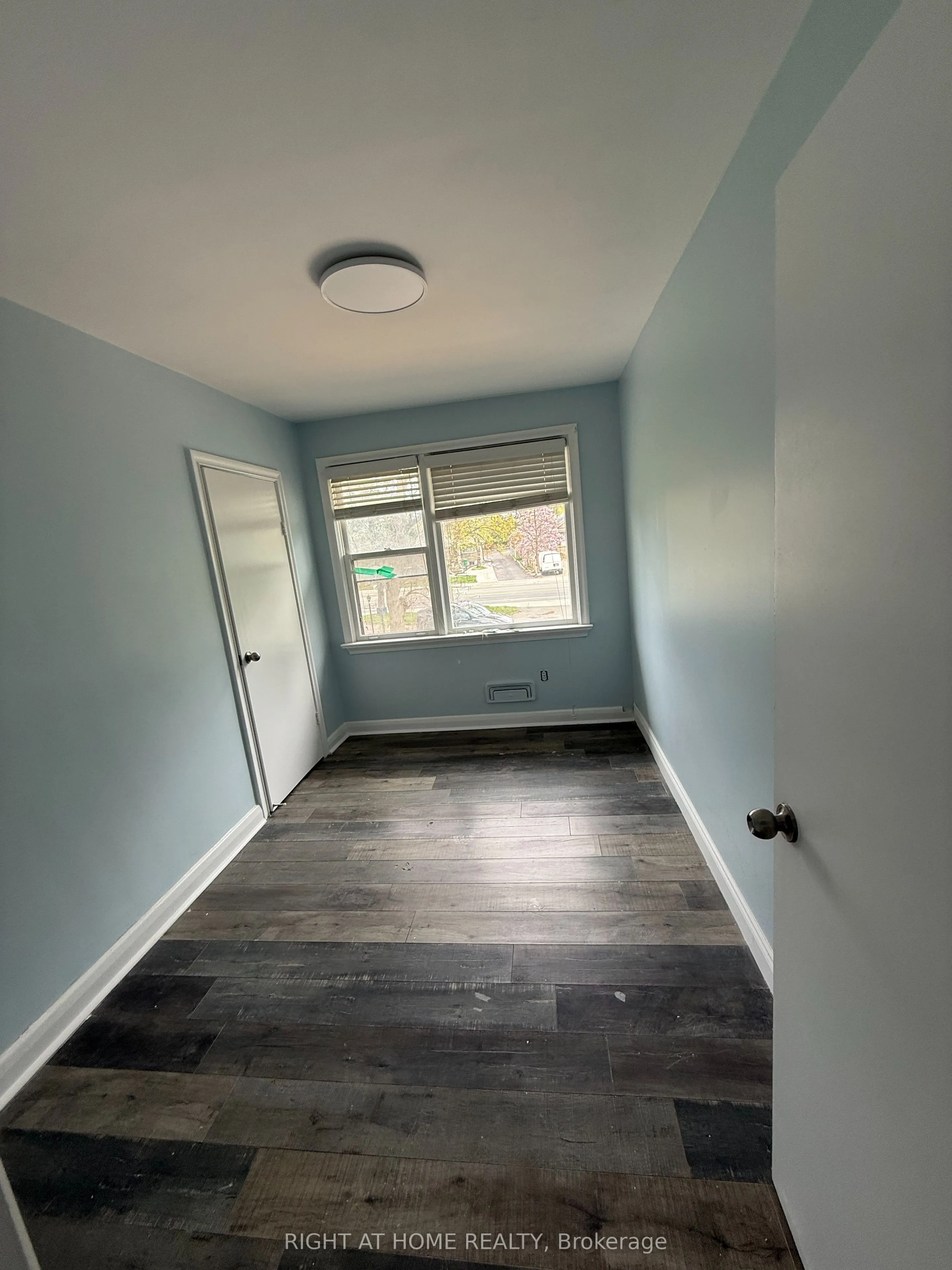 115 Main Street S