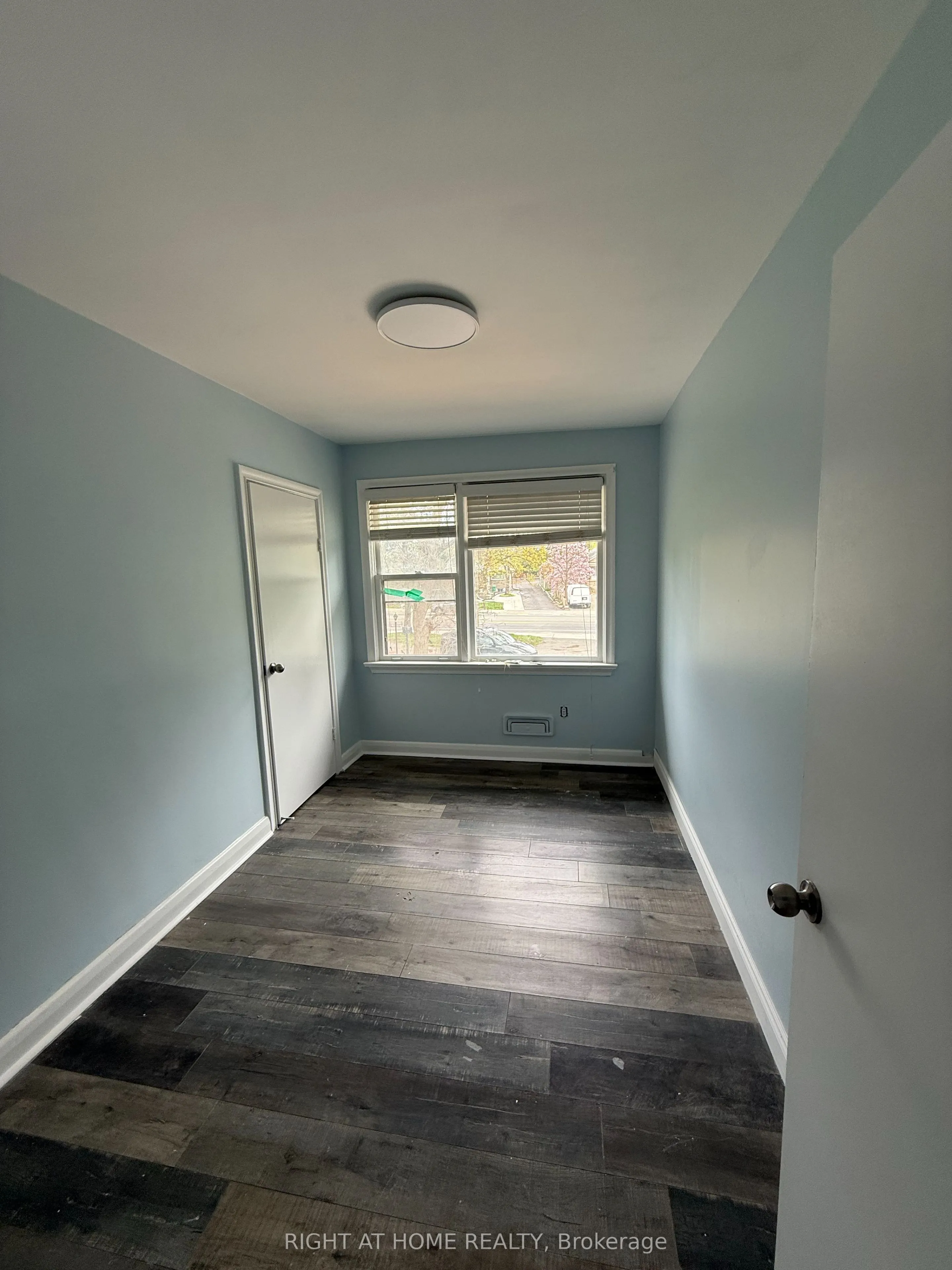 115 Main Street S