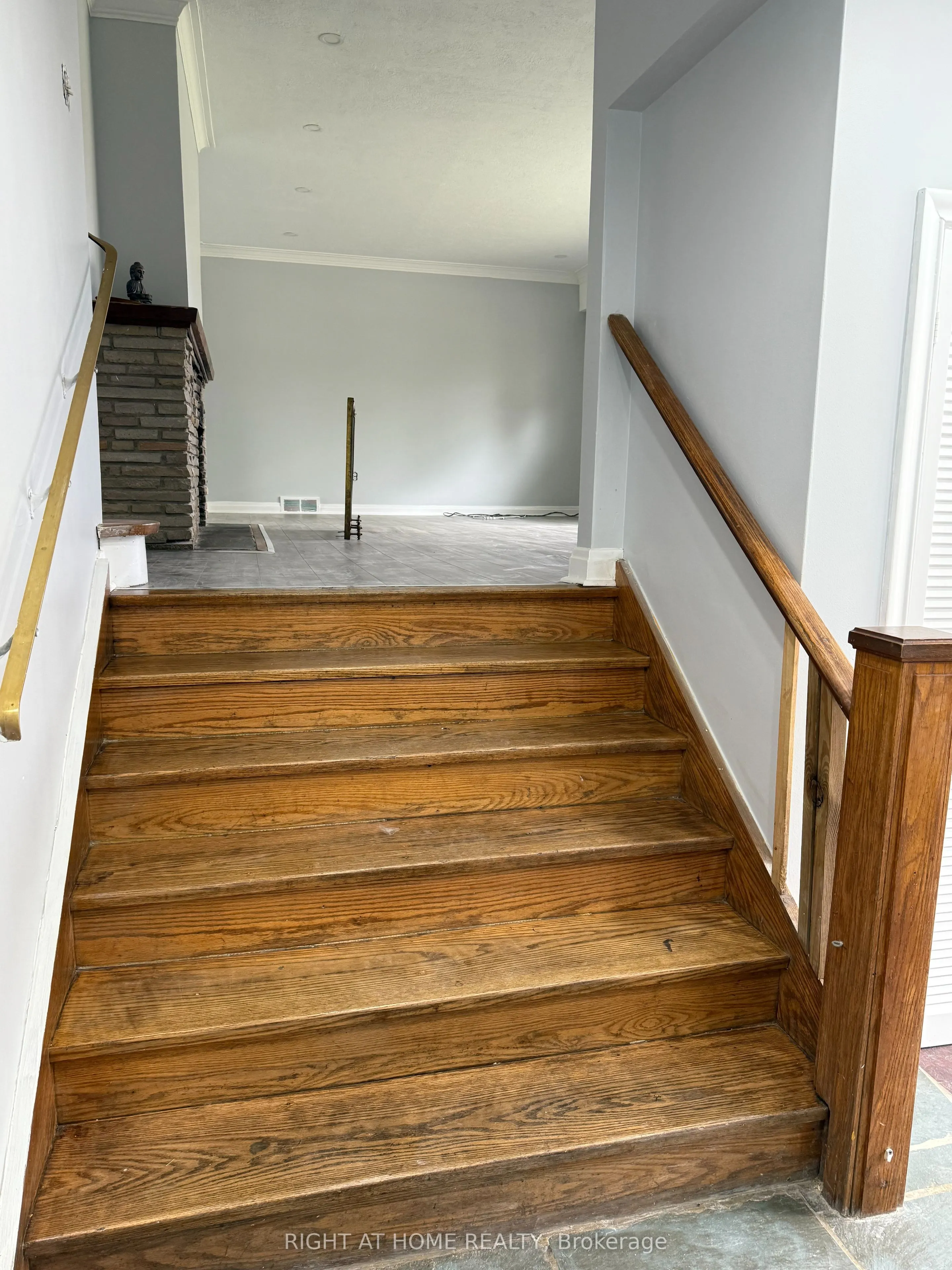 115 Main Street S