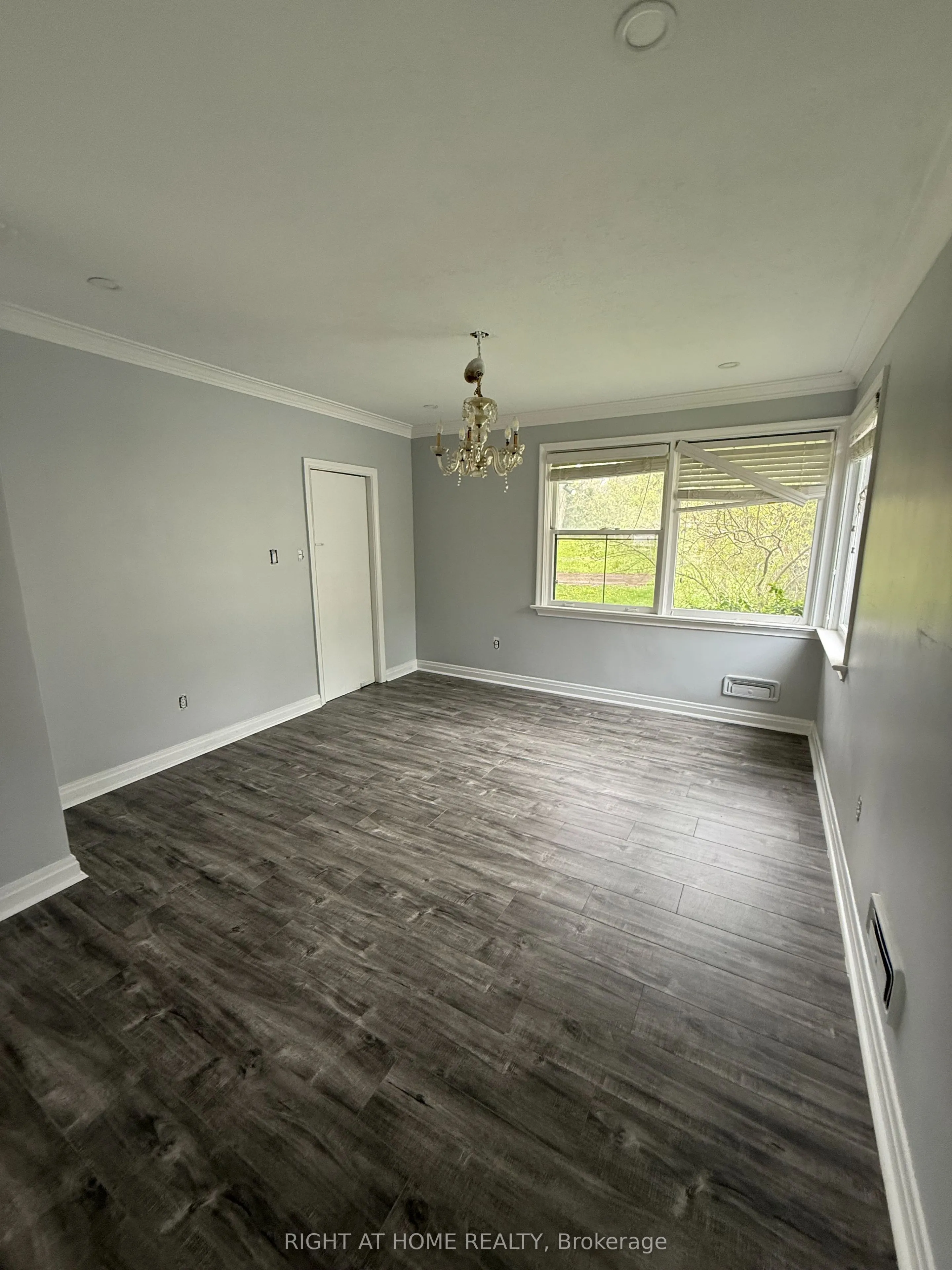 115 Main Street S