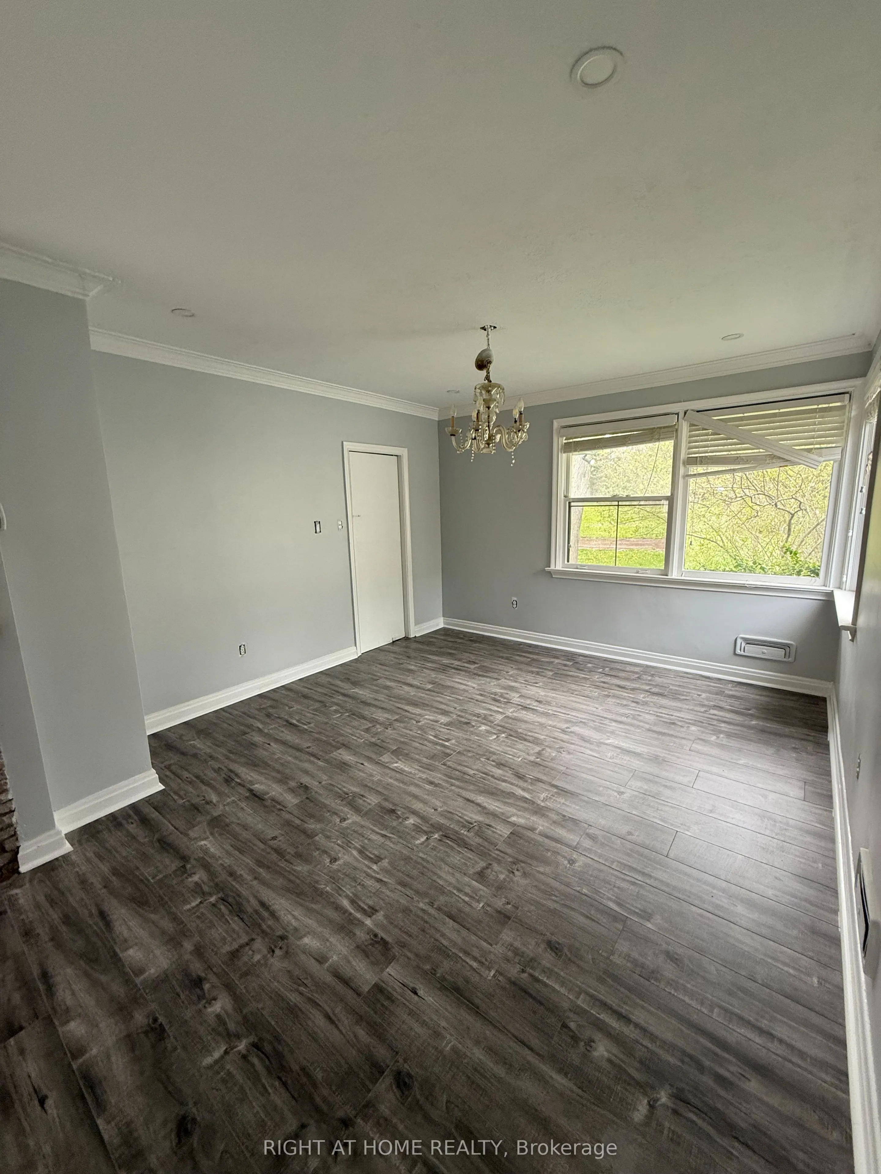 115 Main Street S