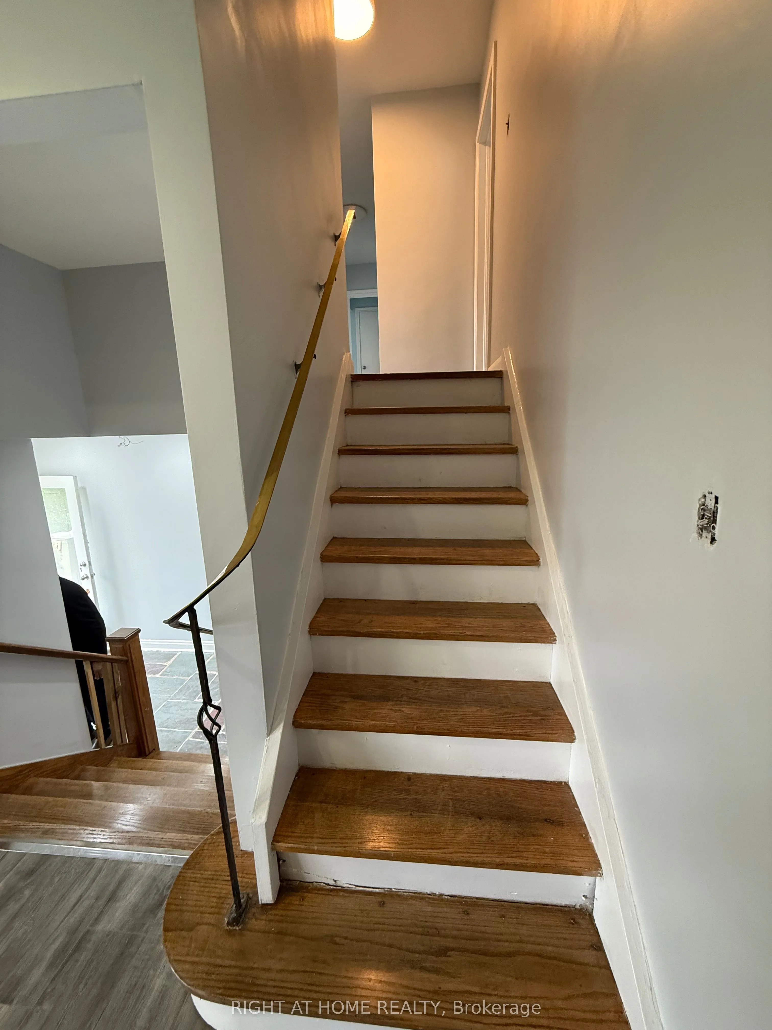 115 Main Street S