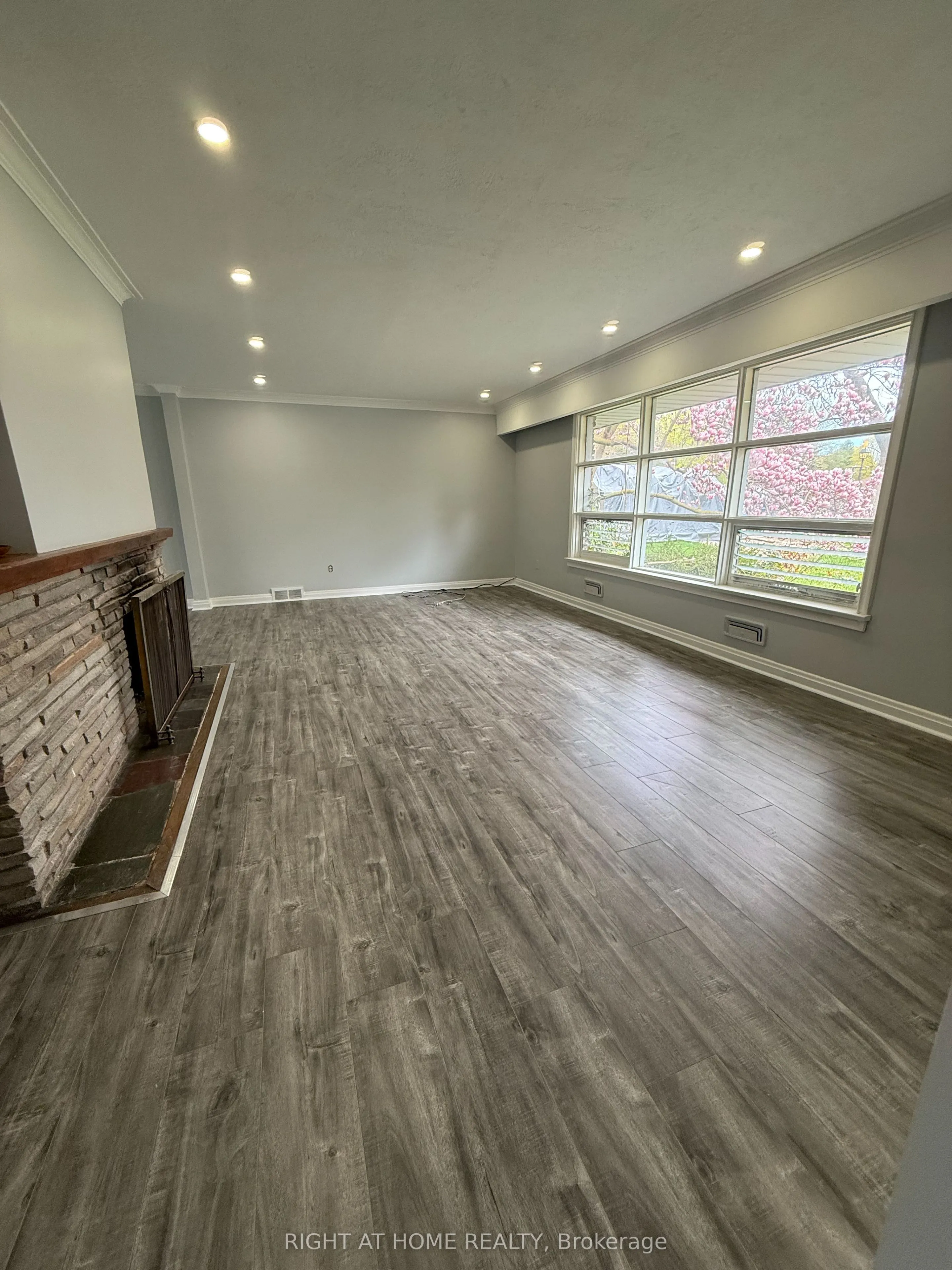 115 Main Street S