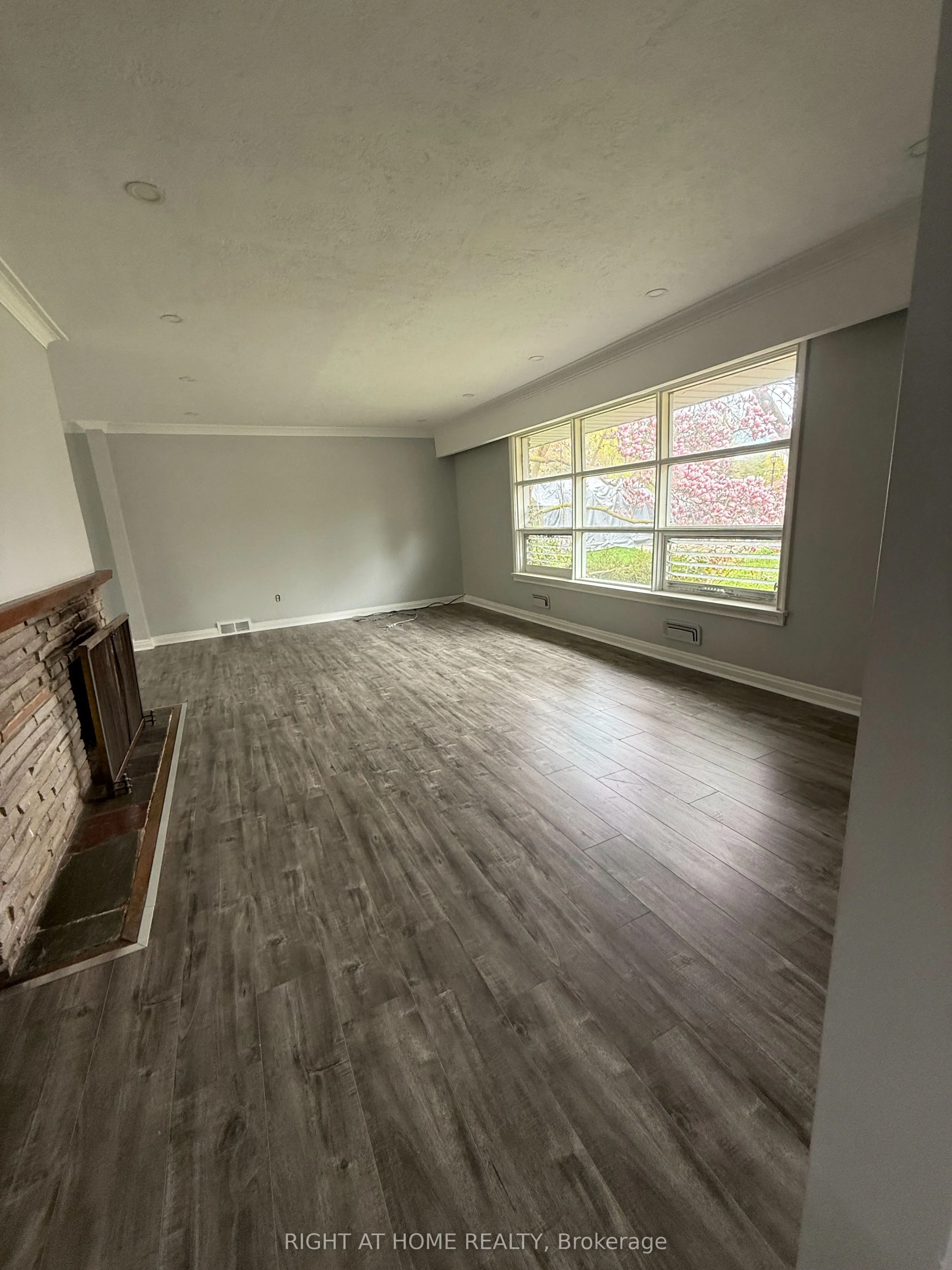 115 Main Street S