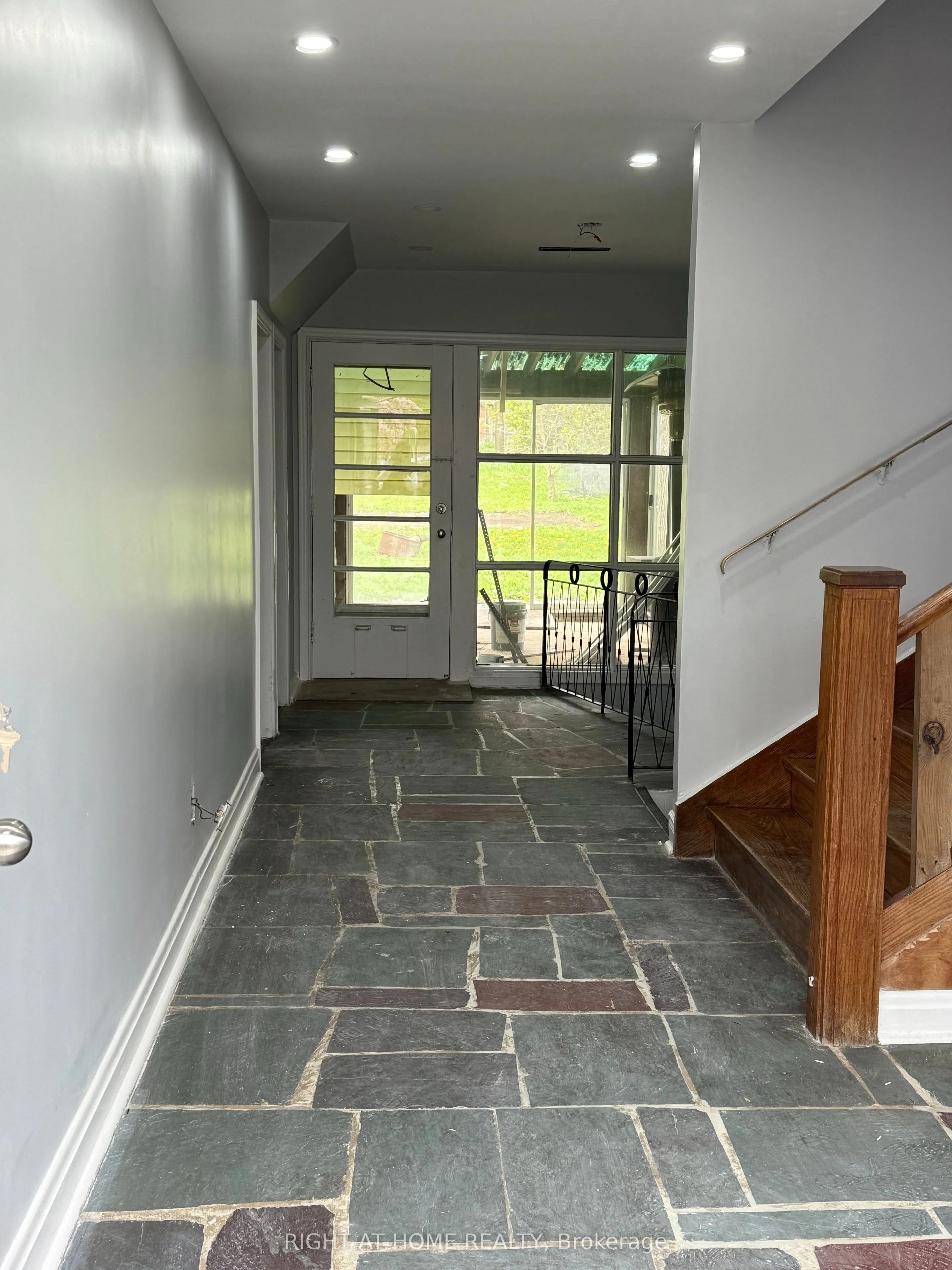 115 Main Street S