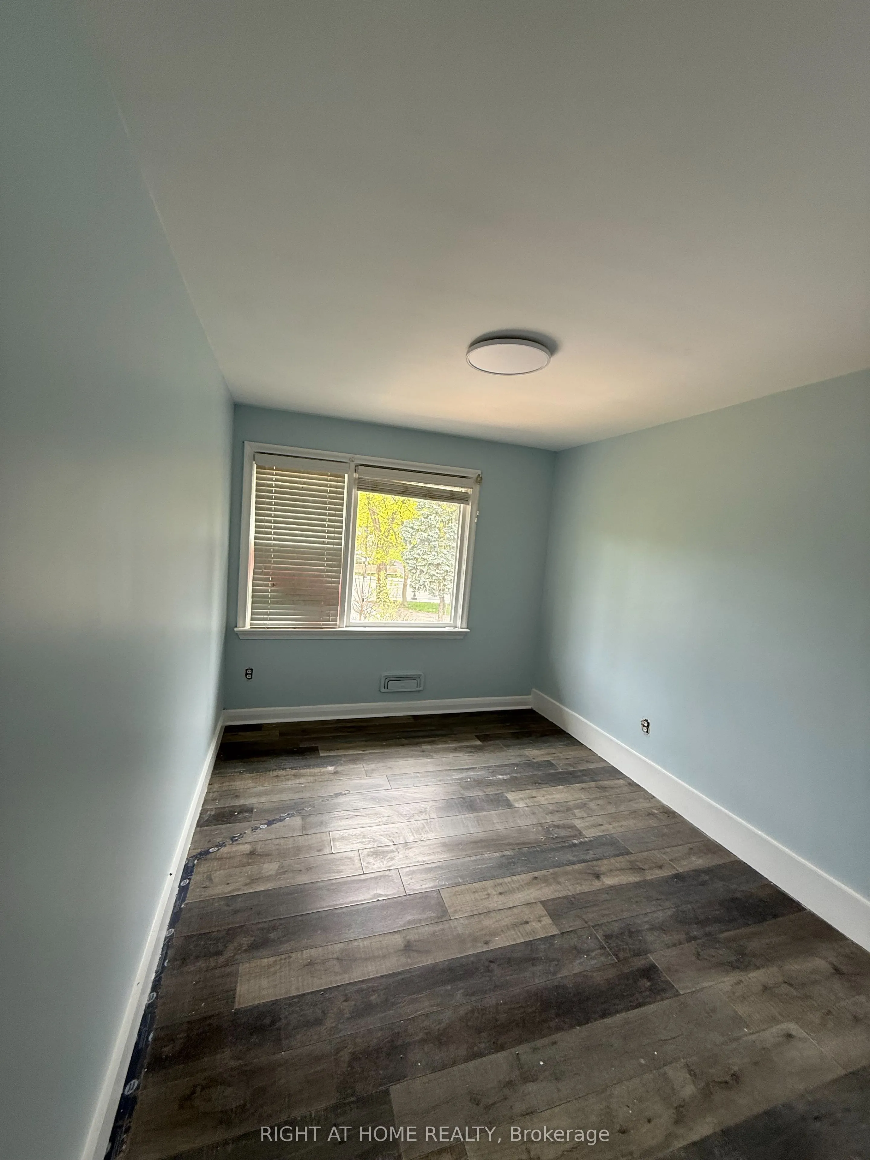 115 Main Street S