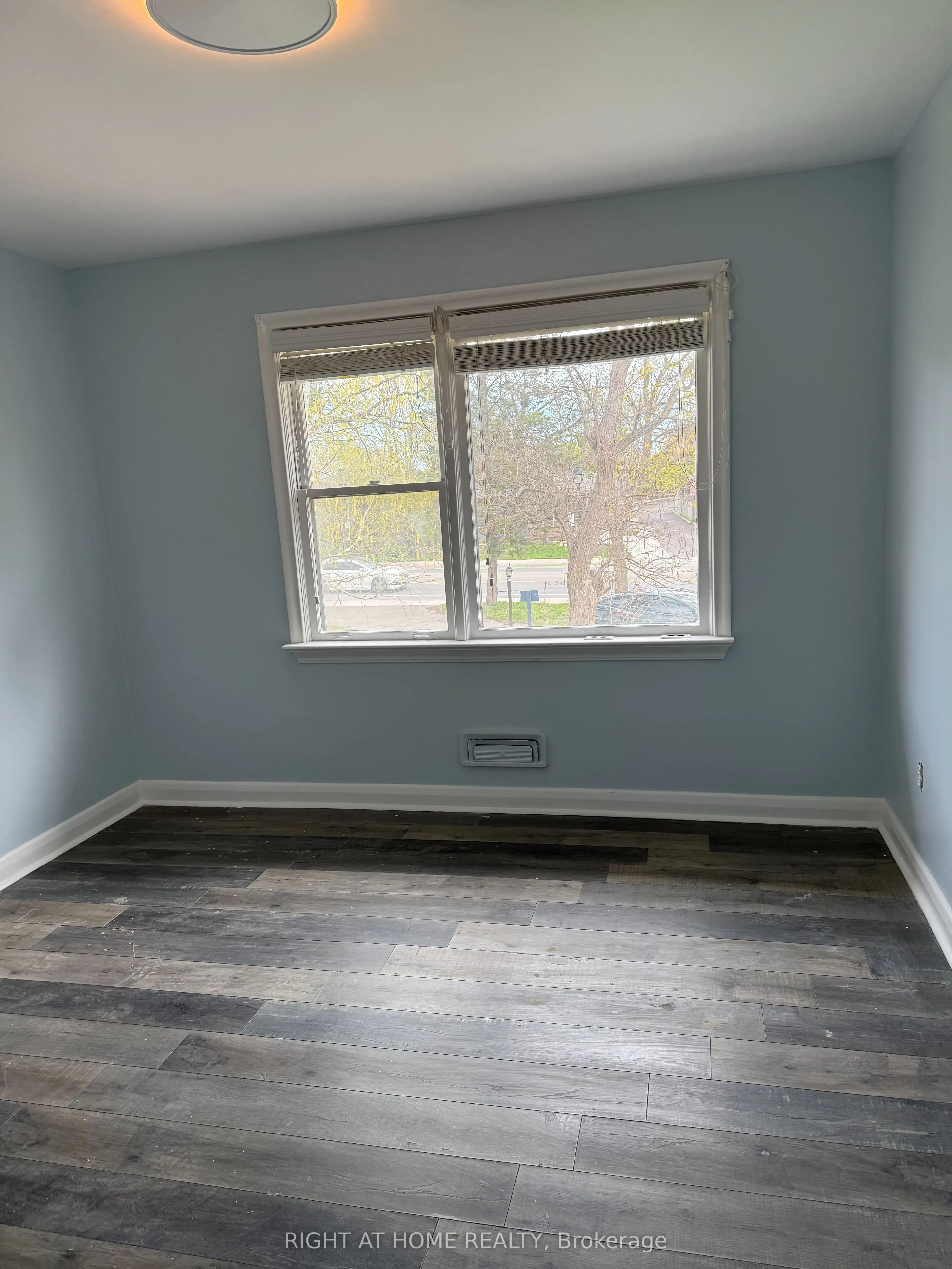 115 Main Street S