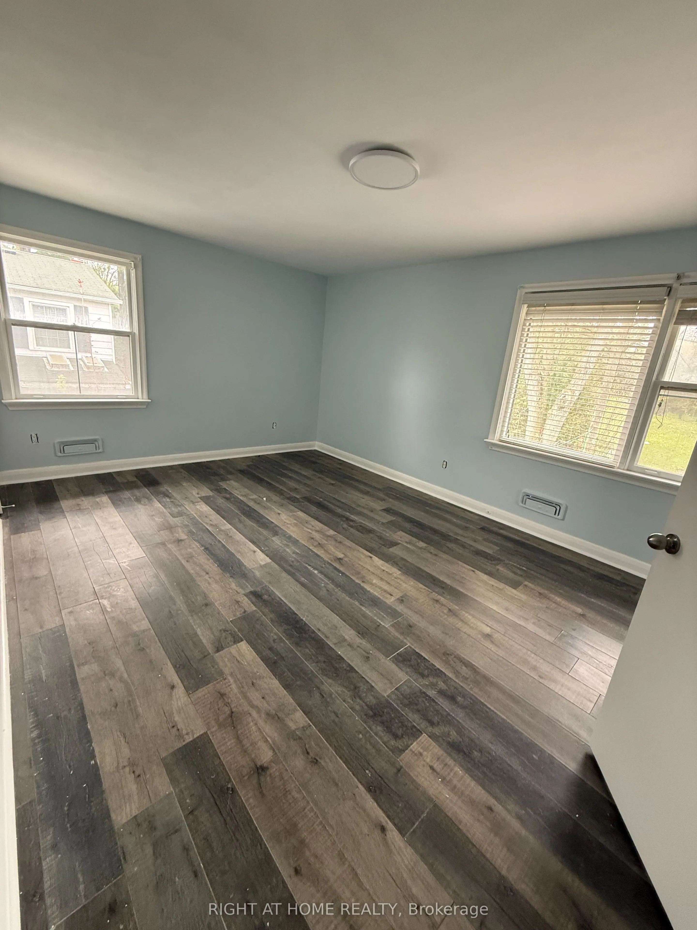 115 Main Street S