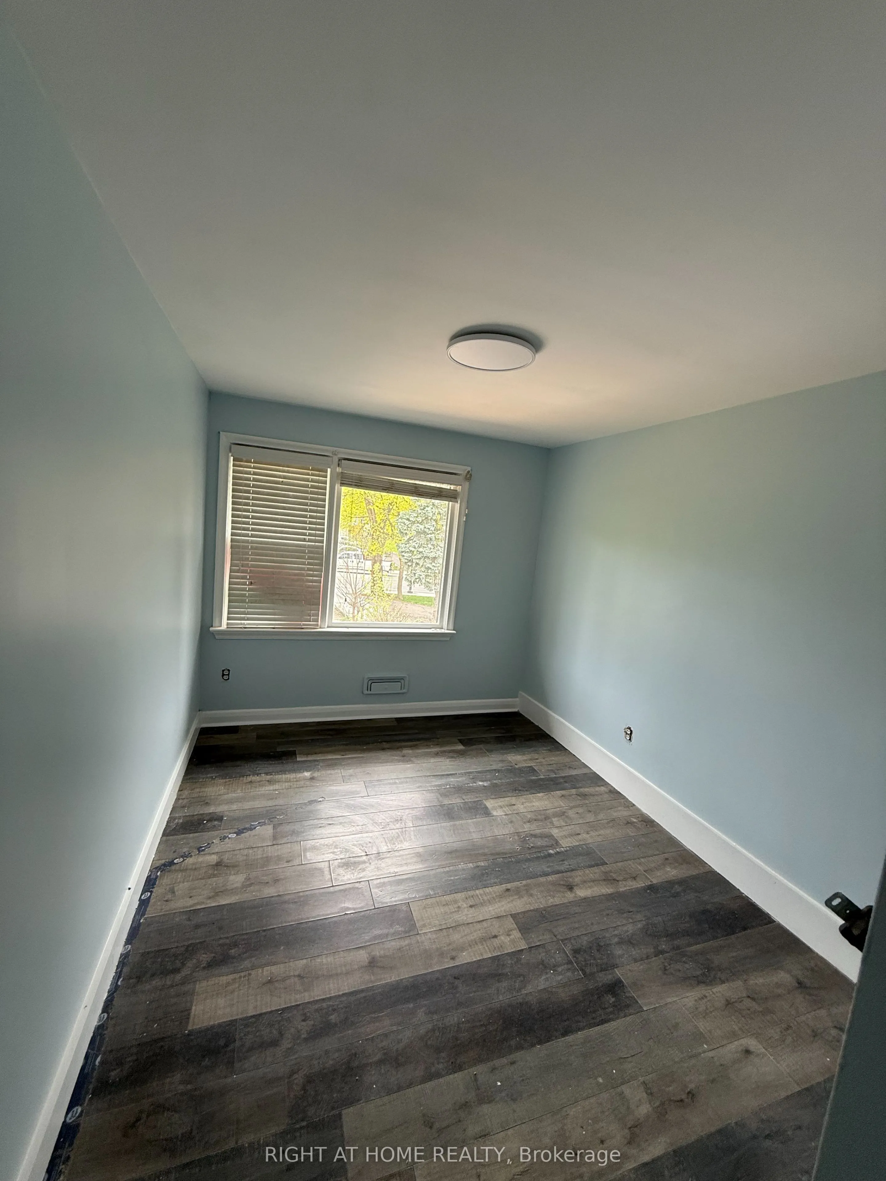 115 Main Street S