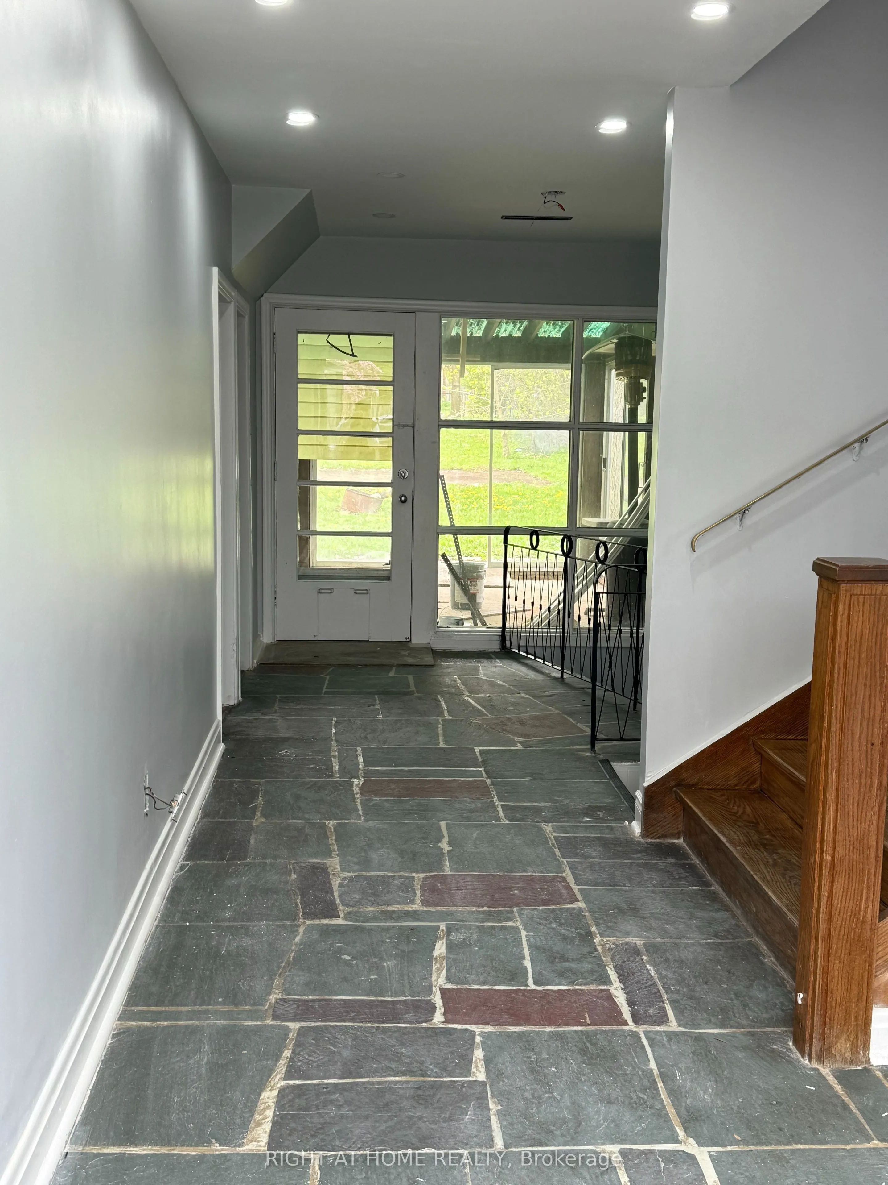 115 Main Street S