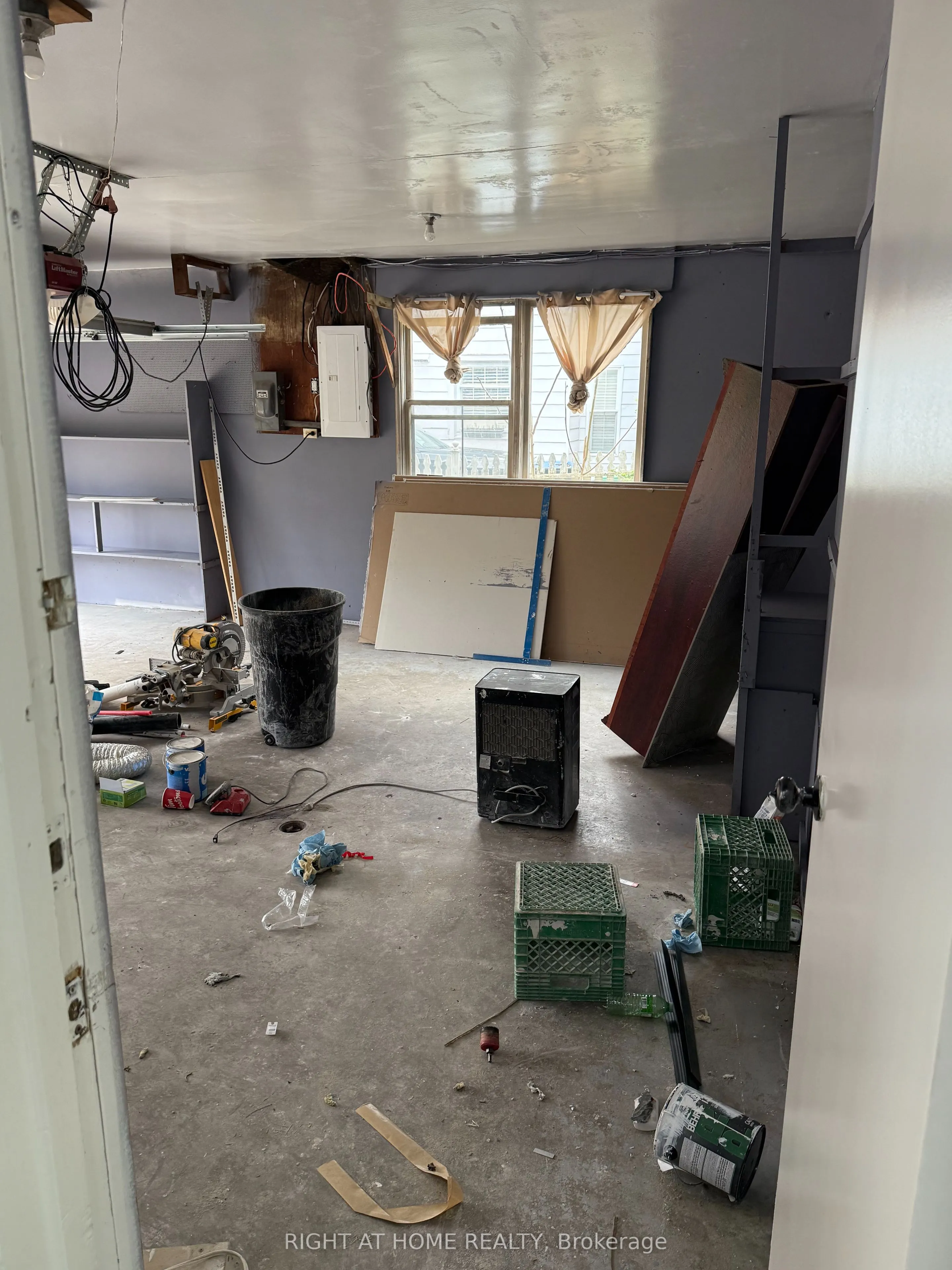115 Main Street S