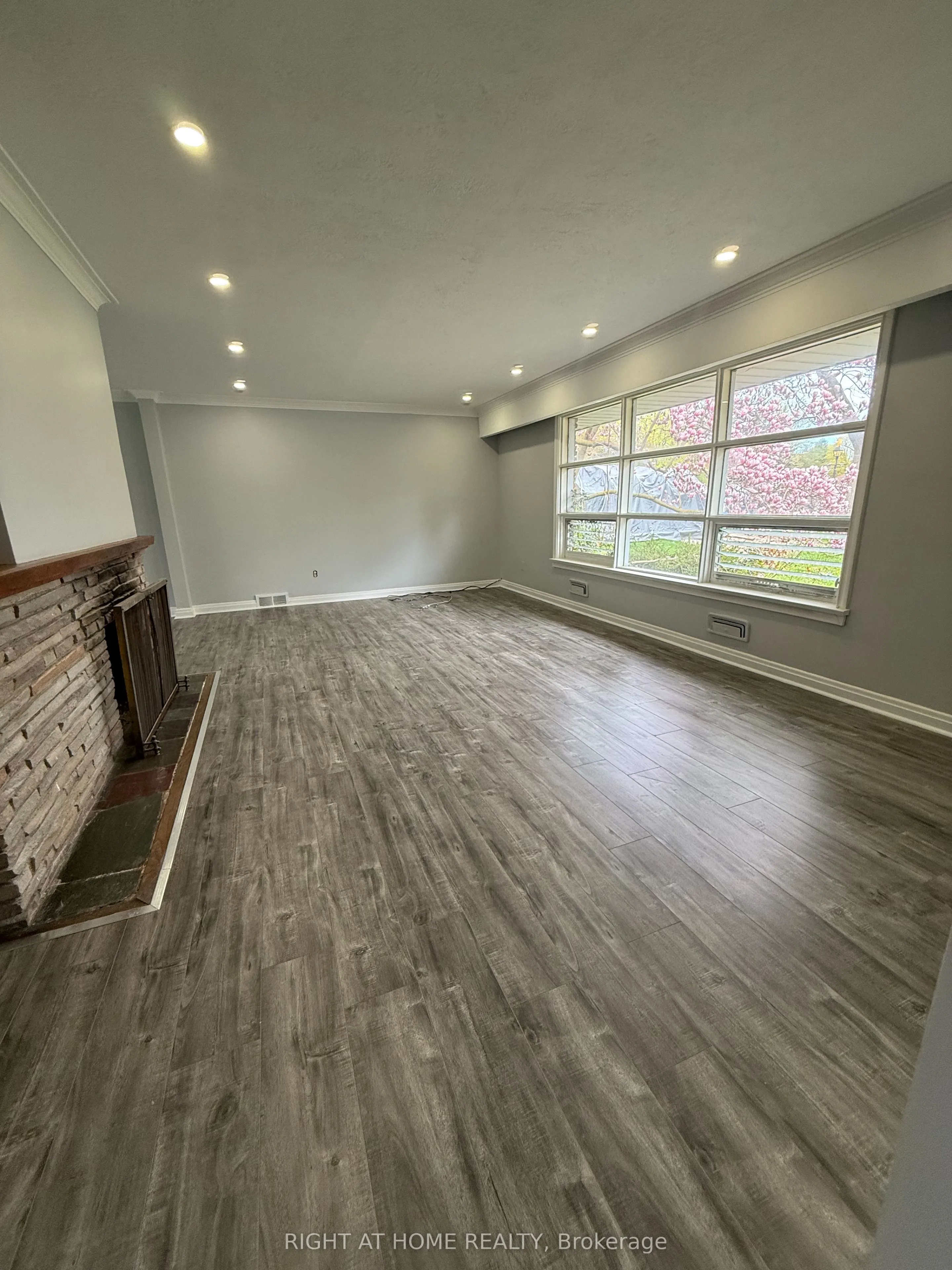 115 Main Street S