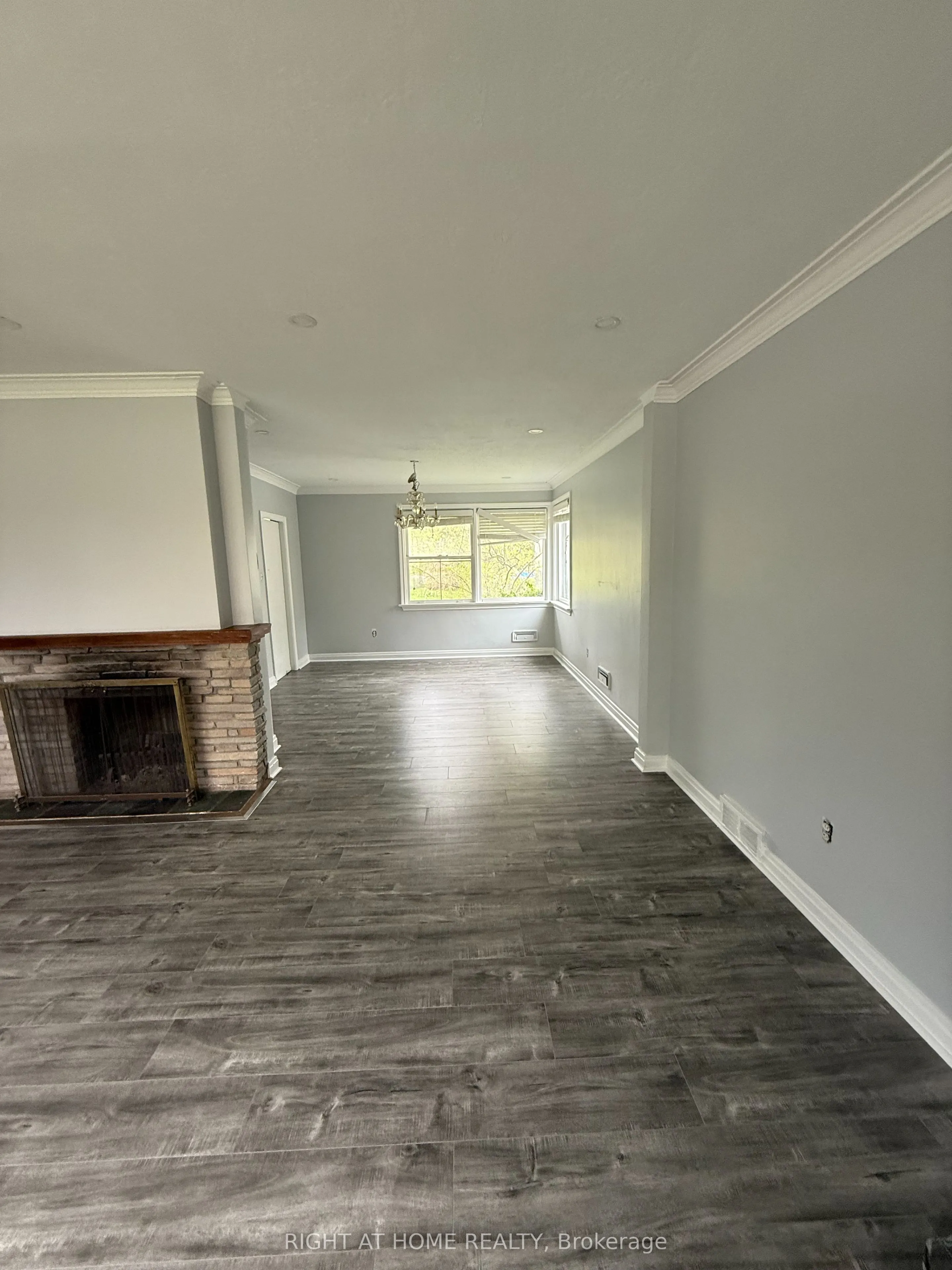 115 Main Street S