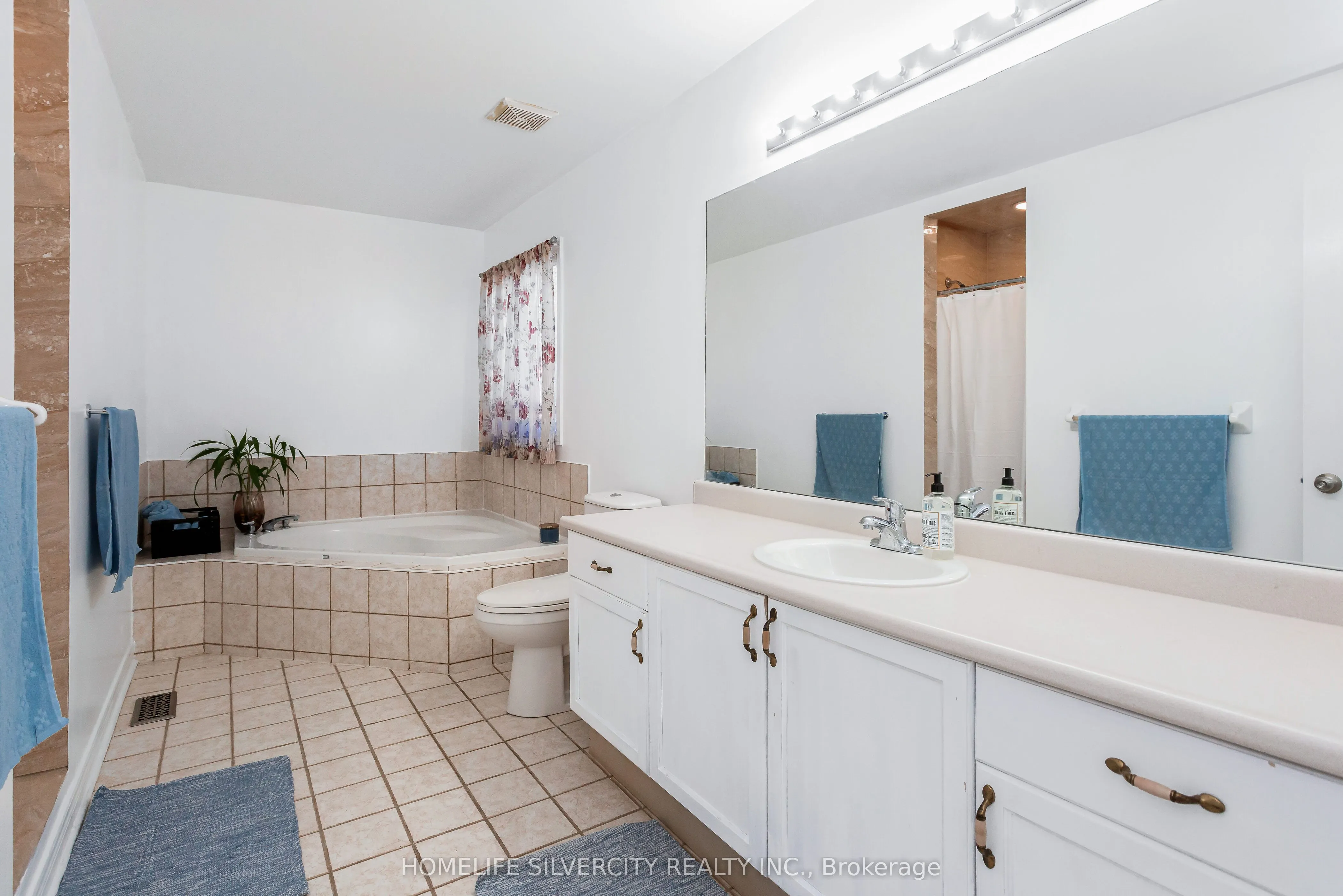 7 Okanagan Drive