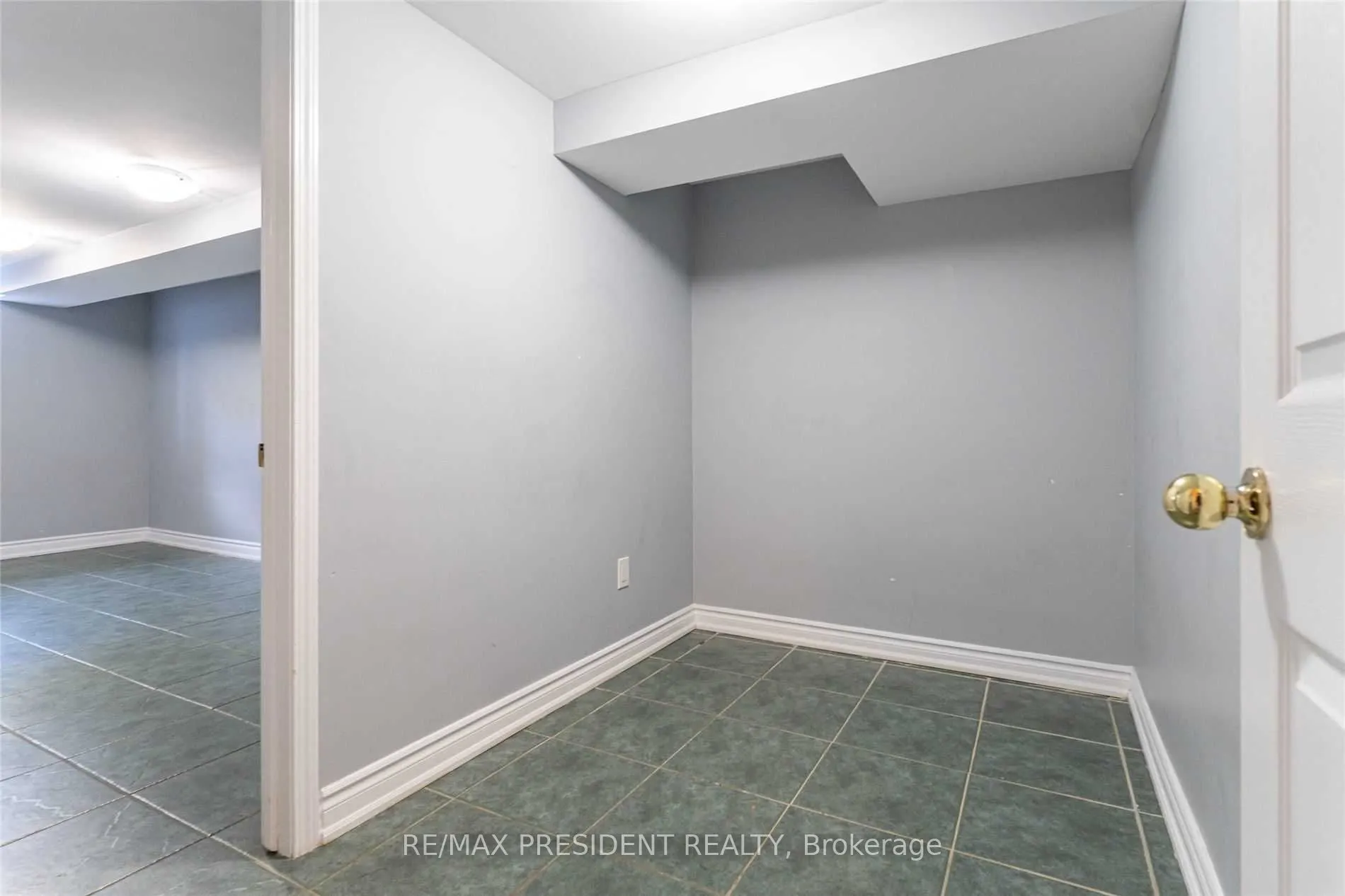 17 Manitou Crescent, #Basement