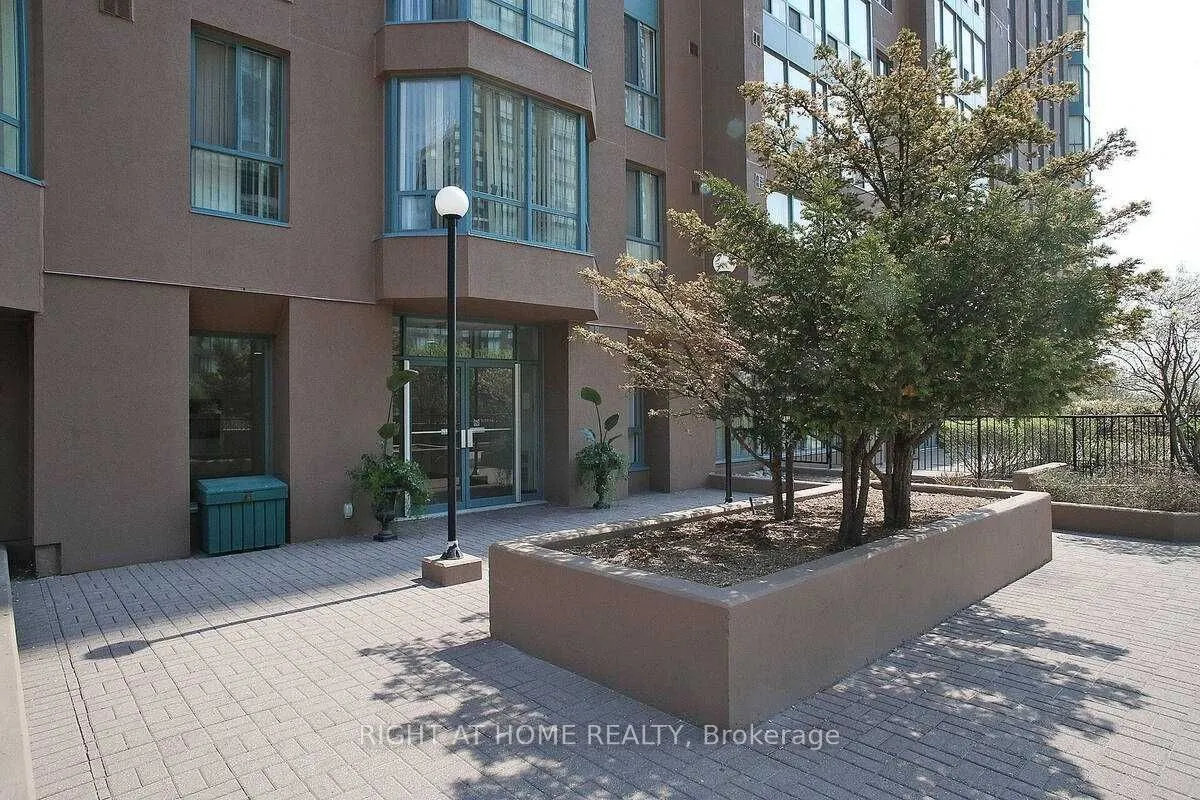 115 Hillcrest Avenue, #815