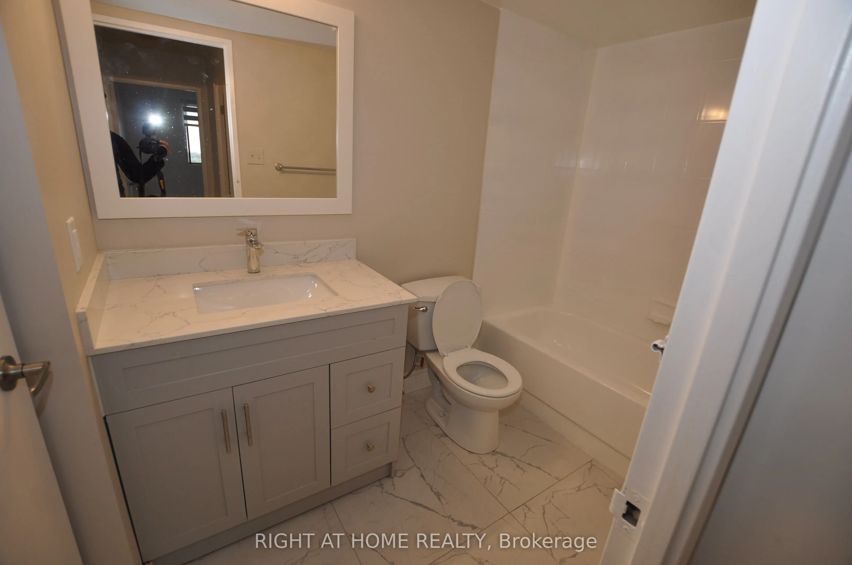 115 Hillcrest Avenue, #815