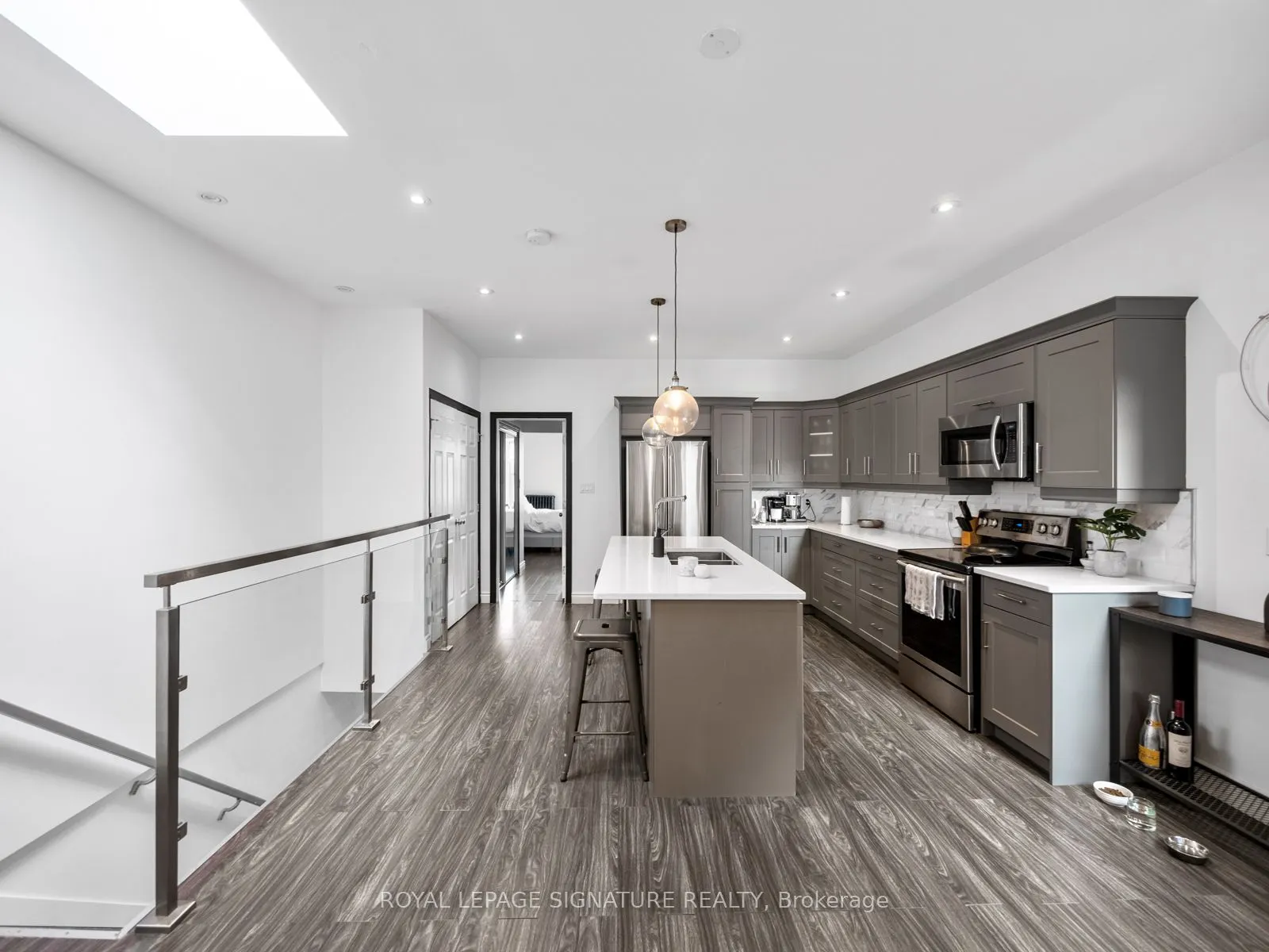2243 Dundas Street W, #3rd Lvl