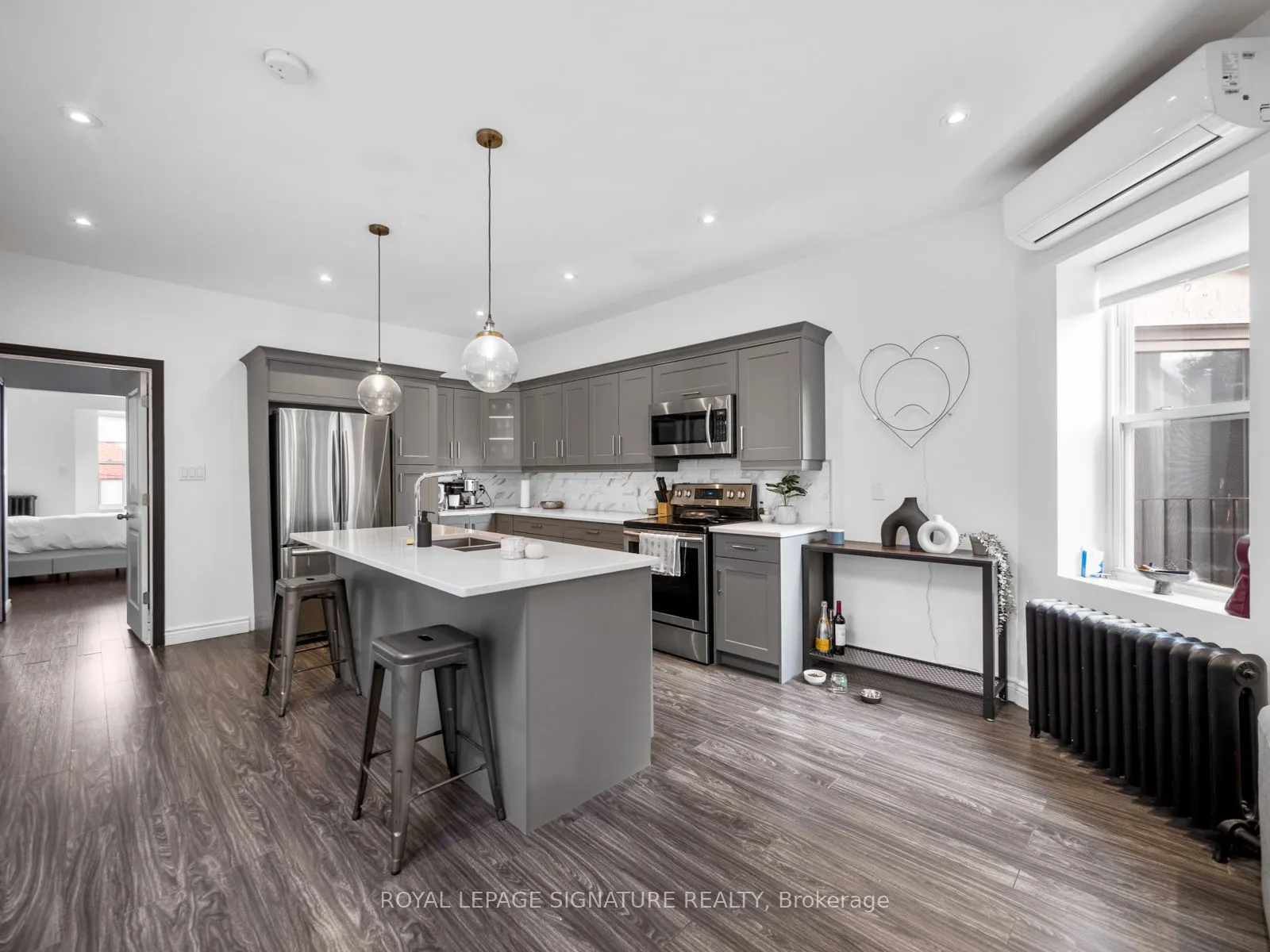 2243 Dundas Street W, #3rd Lvl