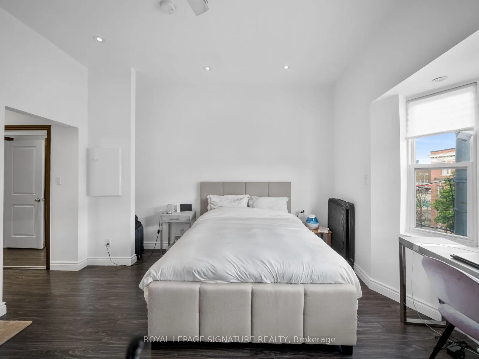 2243 Dundas Street W, #3rd Lvl