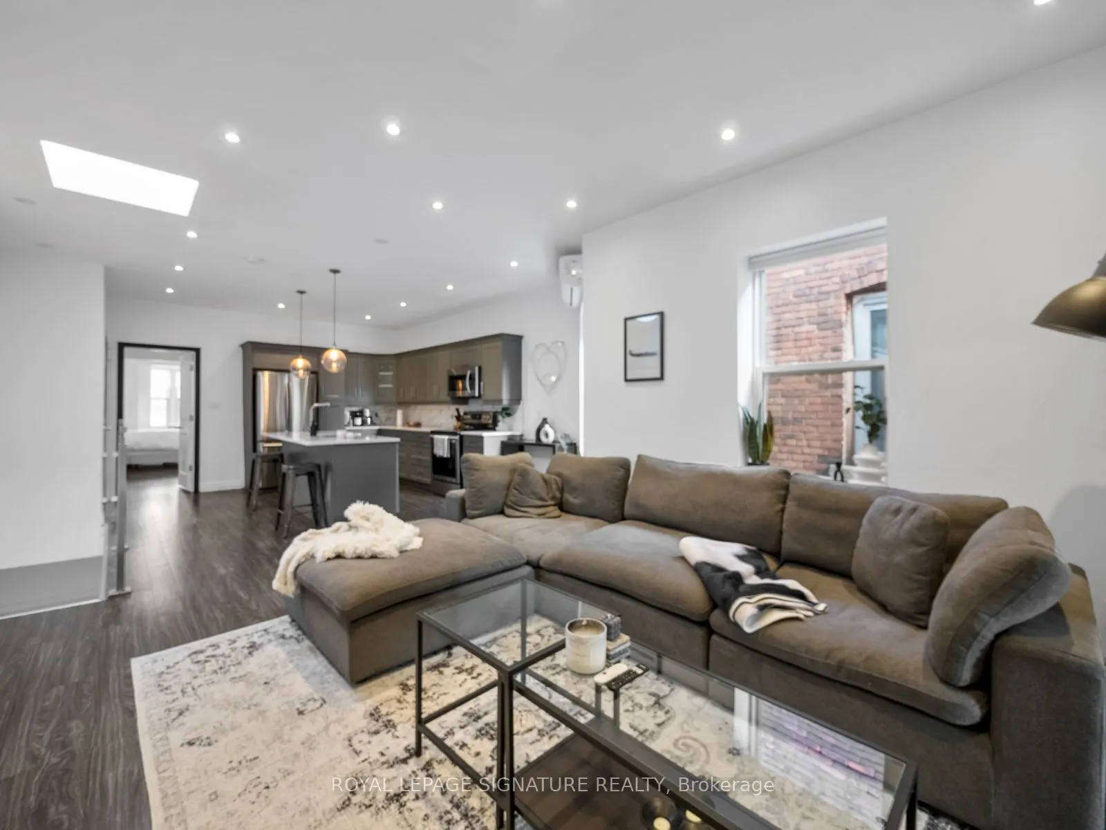 2243 Dundas Street W, #3rd Lvl