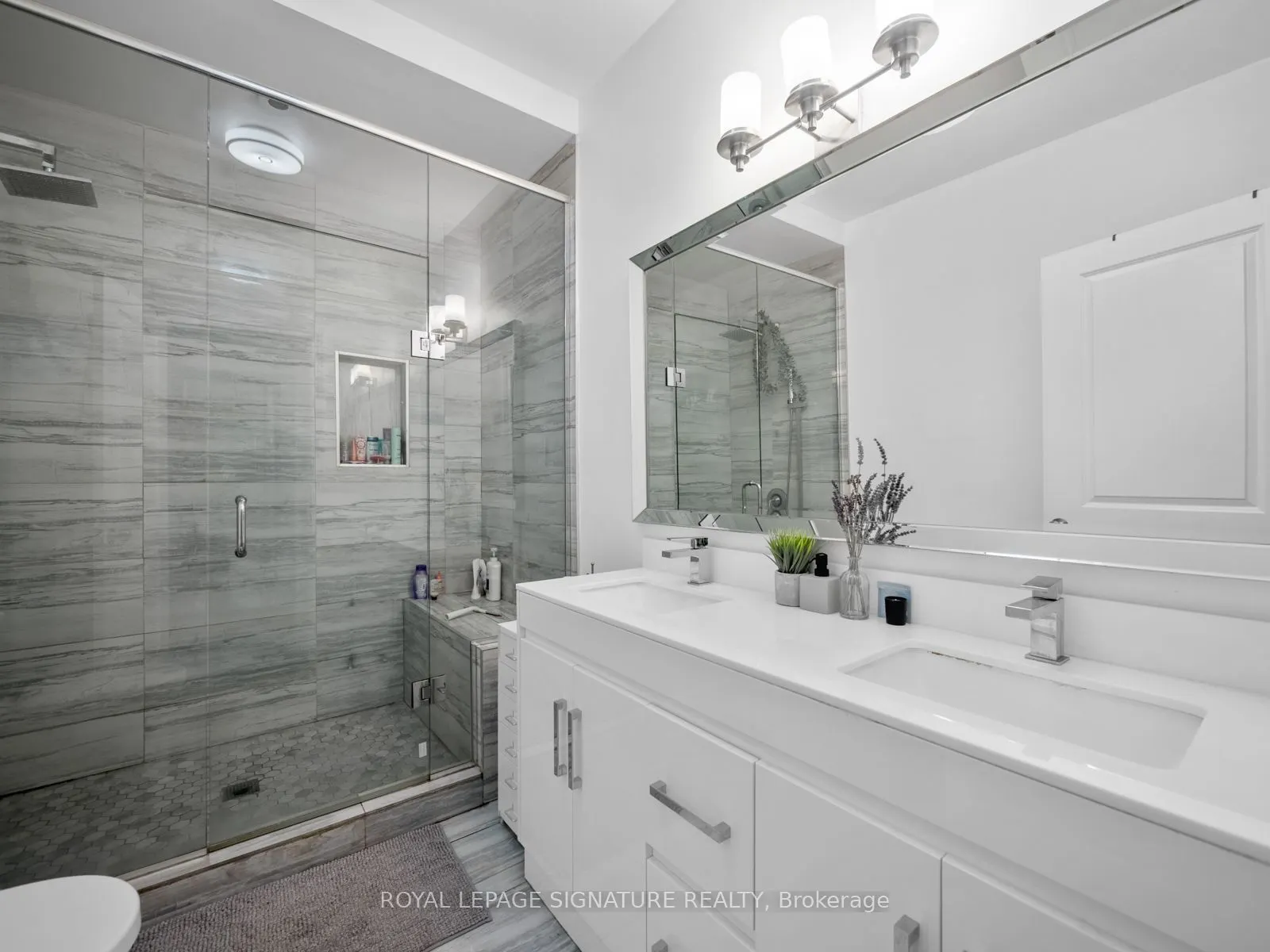 2243 Dundas Street W, #3rd Lvl
