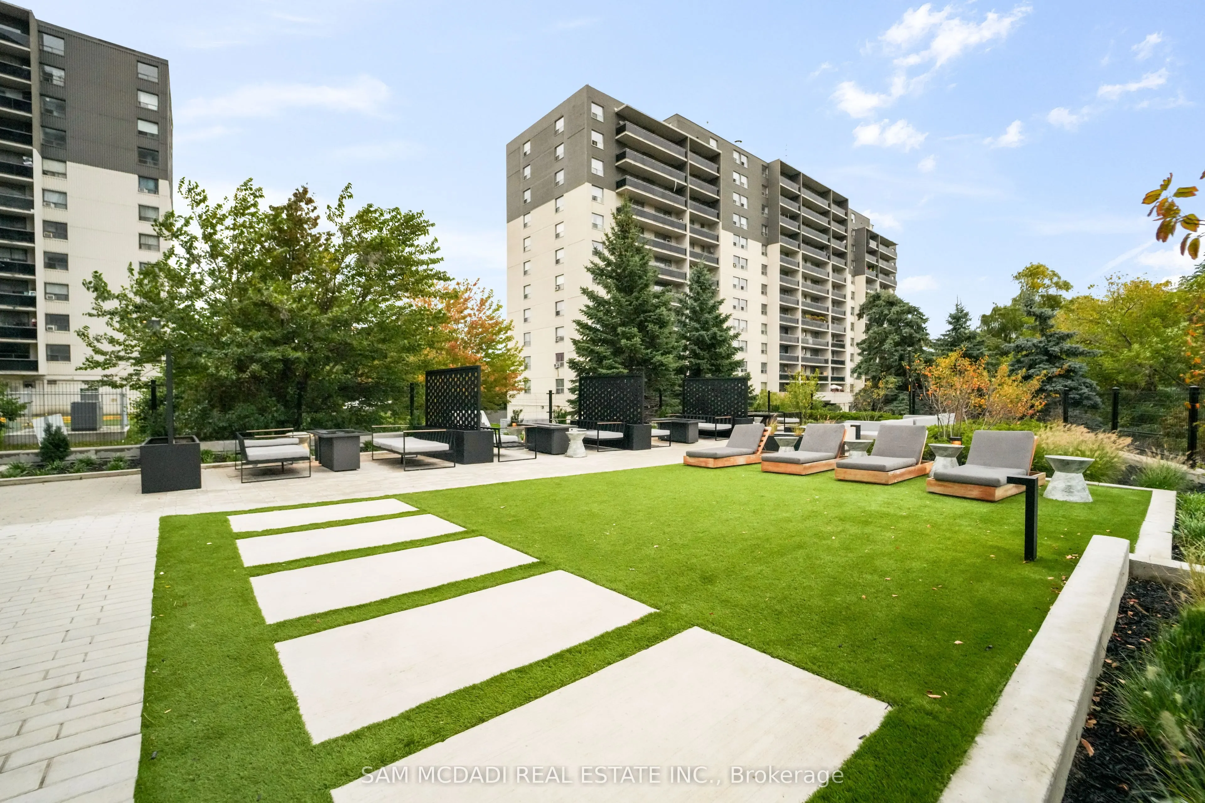 86 Dundas Street E, #1513
