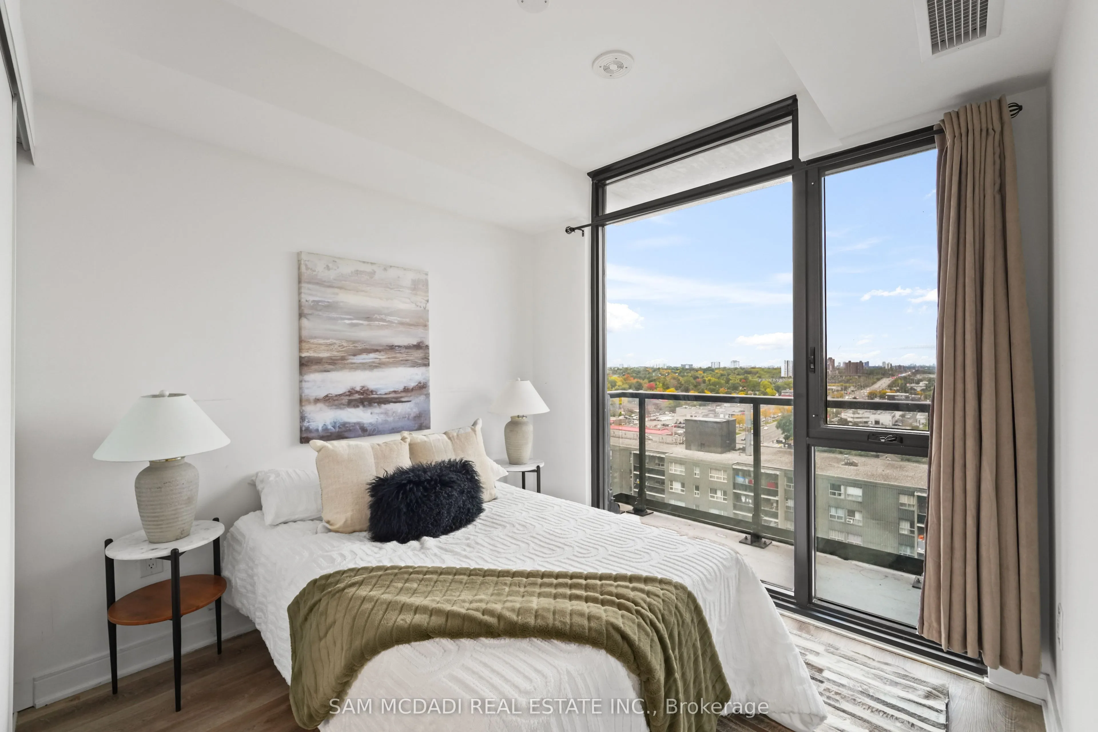 86 Dundas Street E, #1513