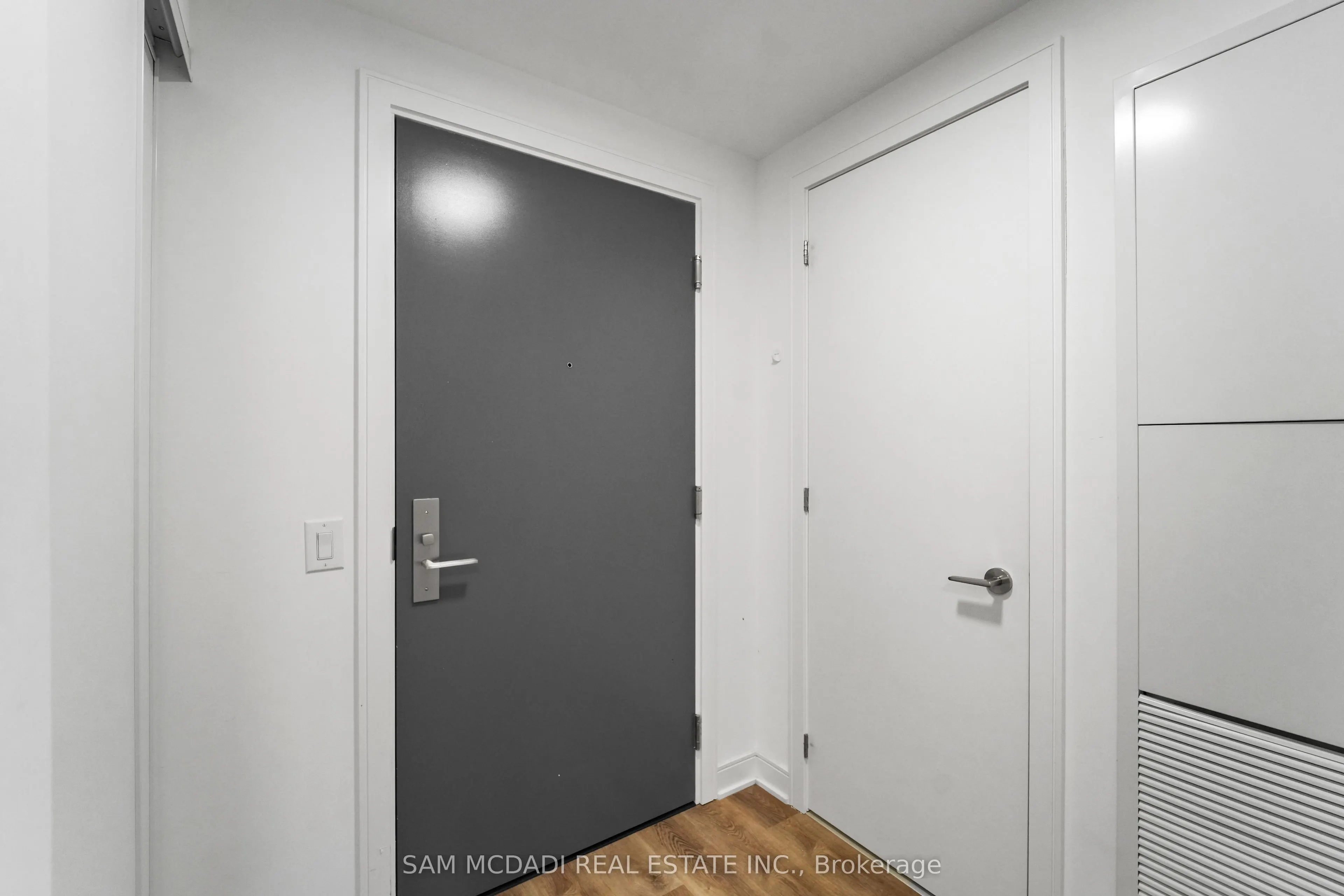 86 Dundas Street E, #1513