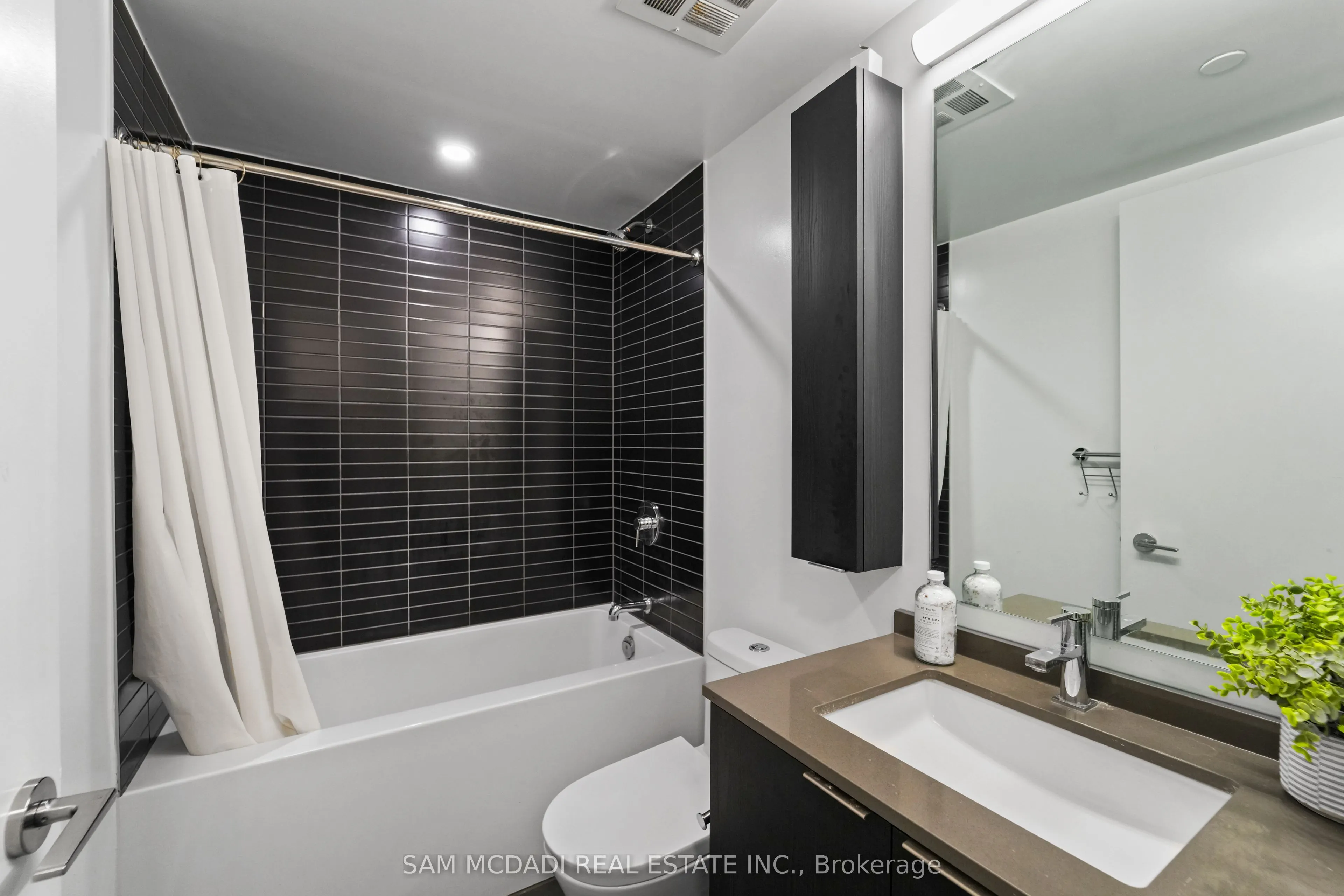 86 Dundas Street E, #1513
