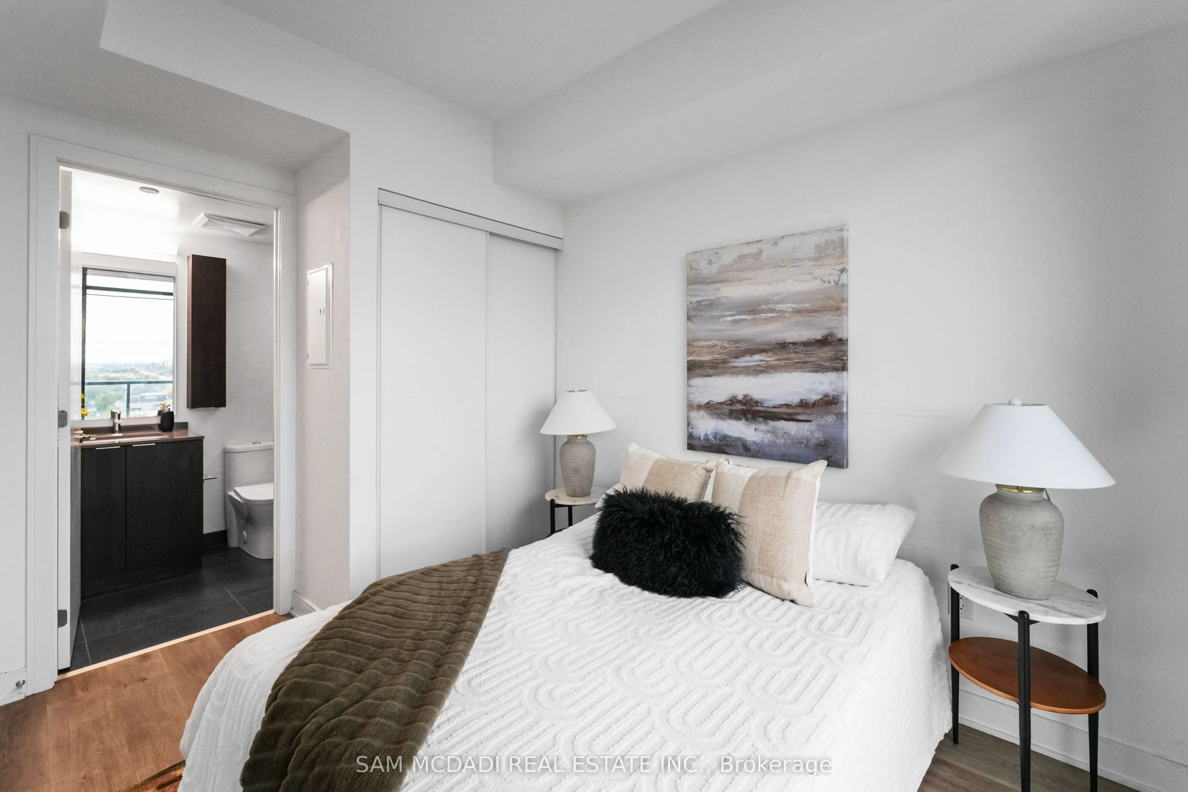 86 Dundas Street E, #1513