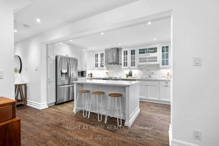 5136 Castlefield Drive