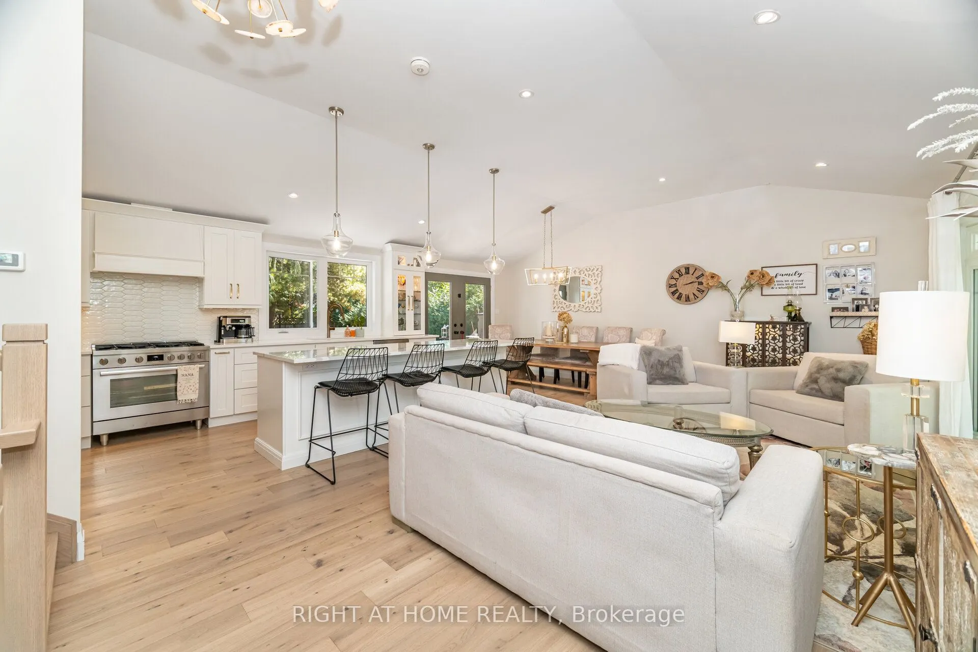 5188 Cherryhill Crescent