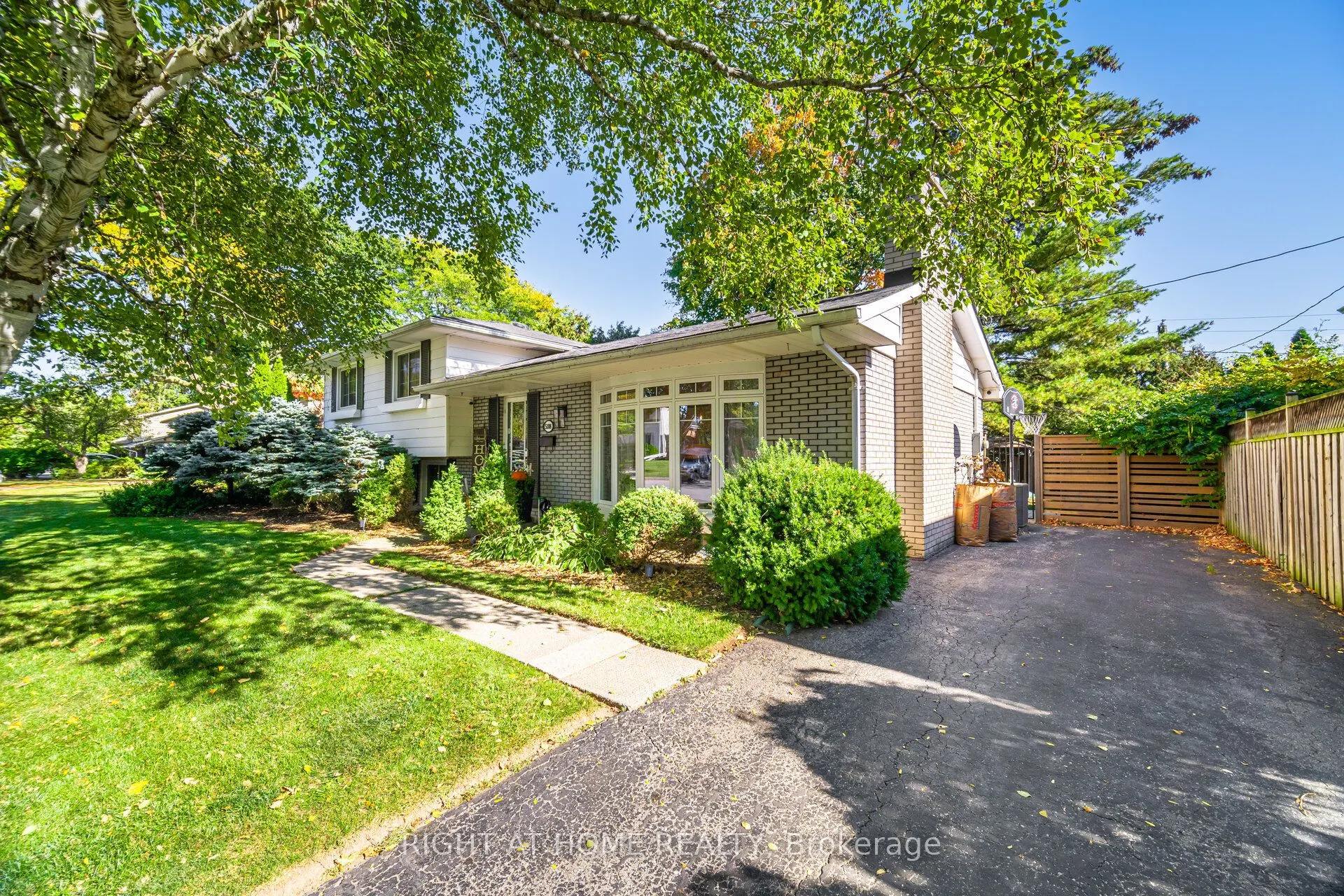 5188 Cherryhill Crescent
