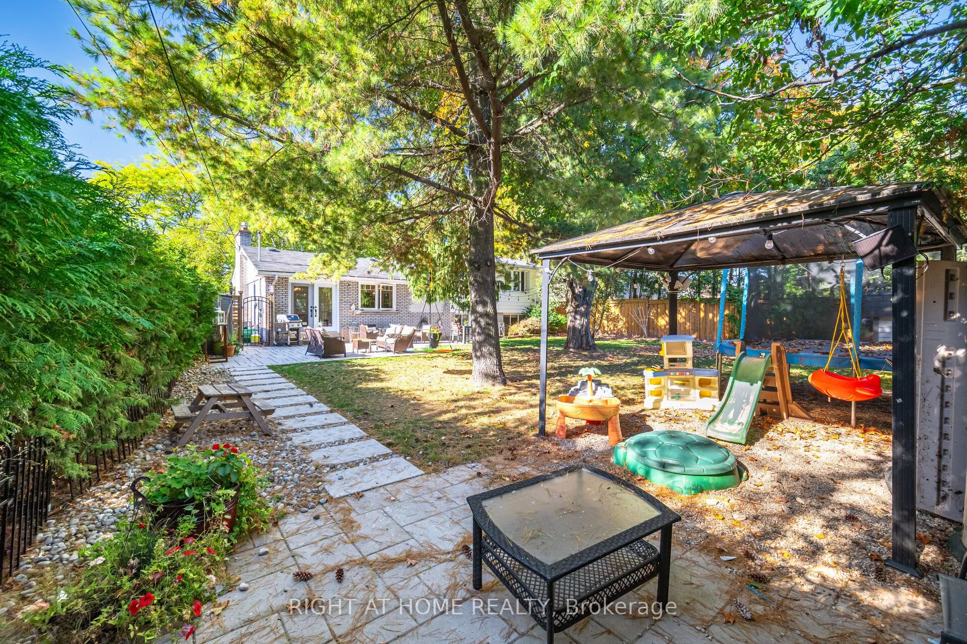 5188 Cherryhill Crescent