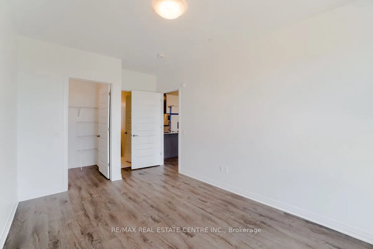 95 Dundas Street W, #119